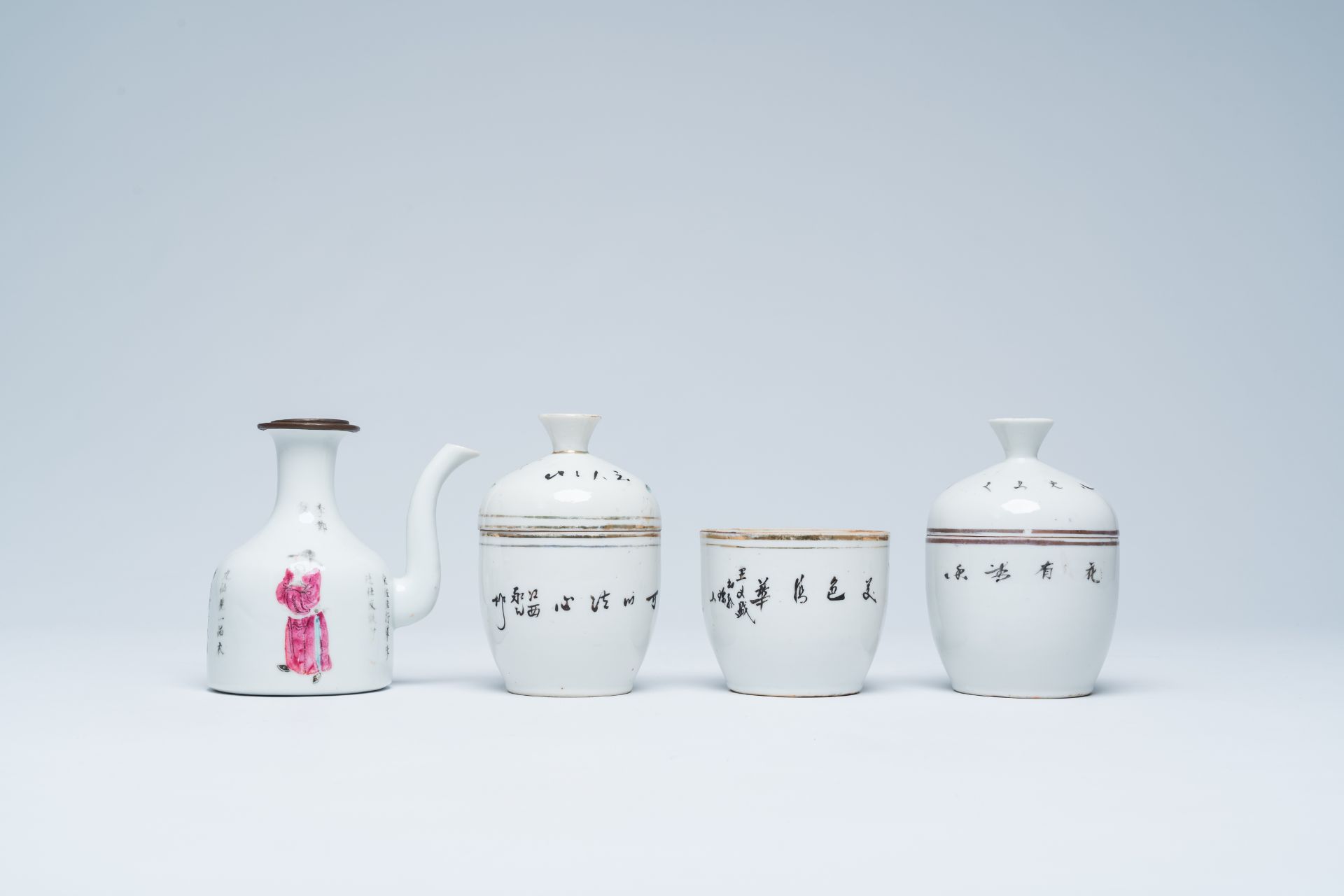 A varied collection of Chinese famille rose and qianjiang cai porcelain, 19th/20th C. - Image 10 of 35