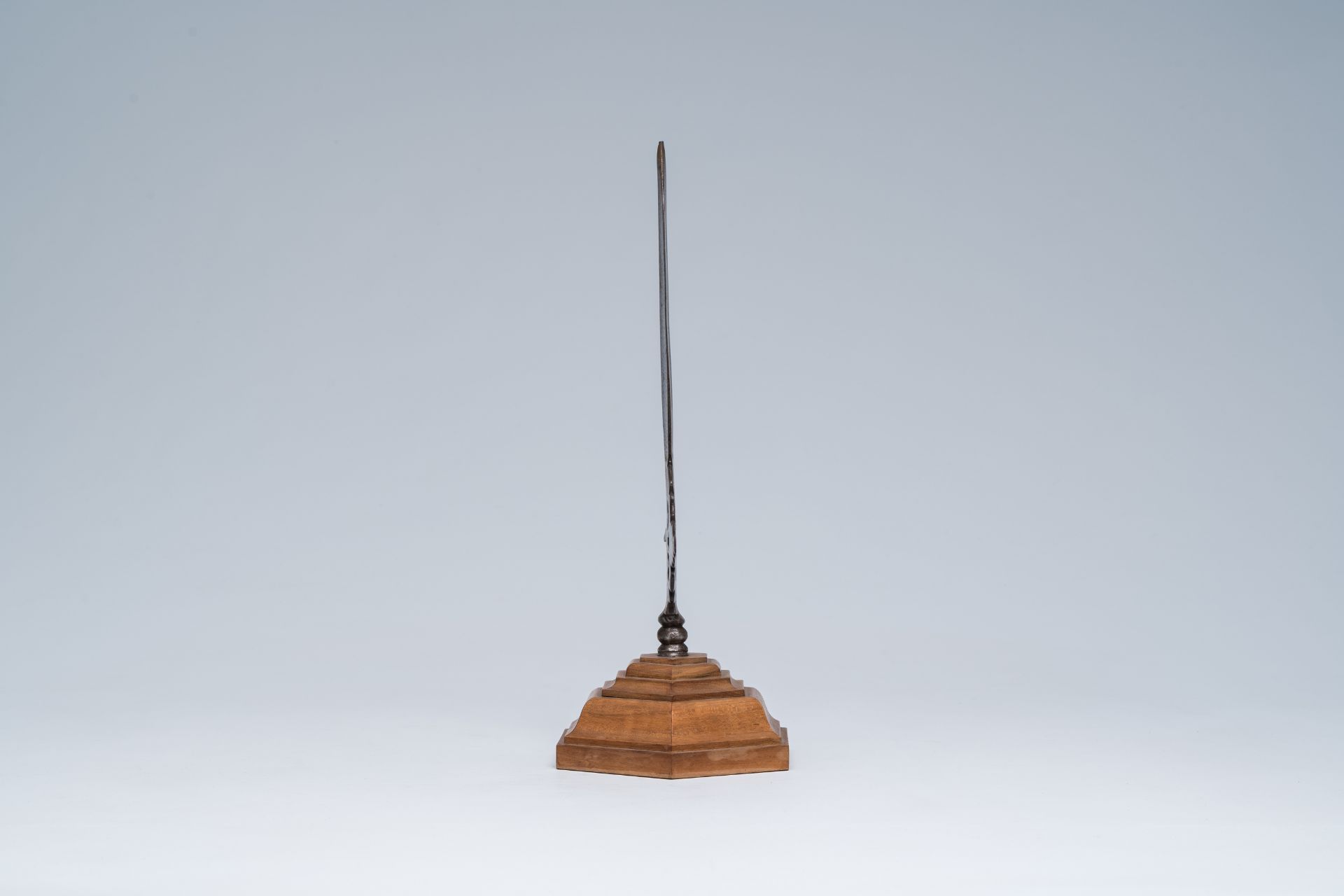 An open worked wrought iron spearhead on a wood stand, 19th C. or earlier - Image 3 of 8