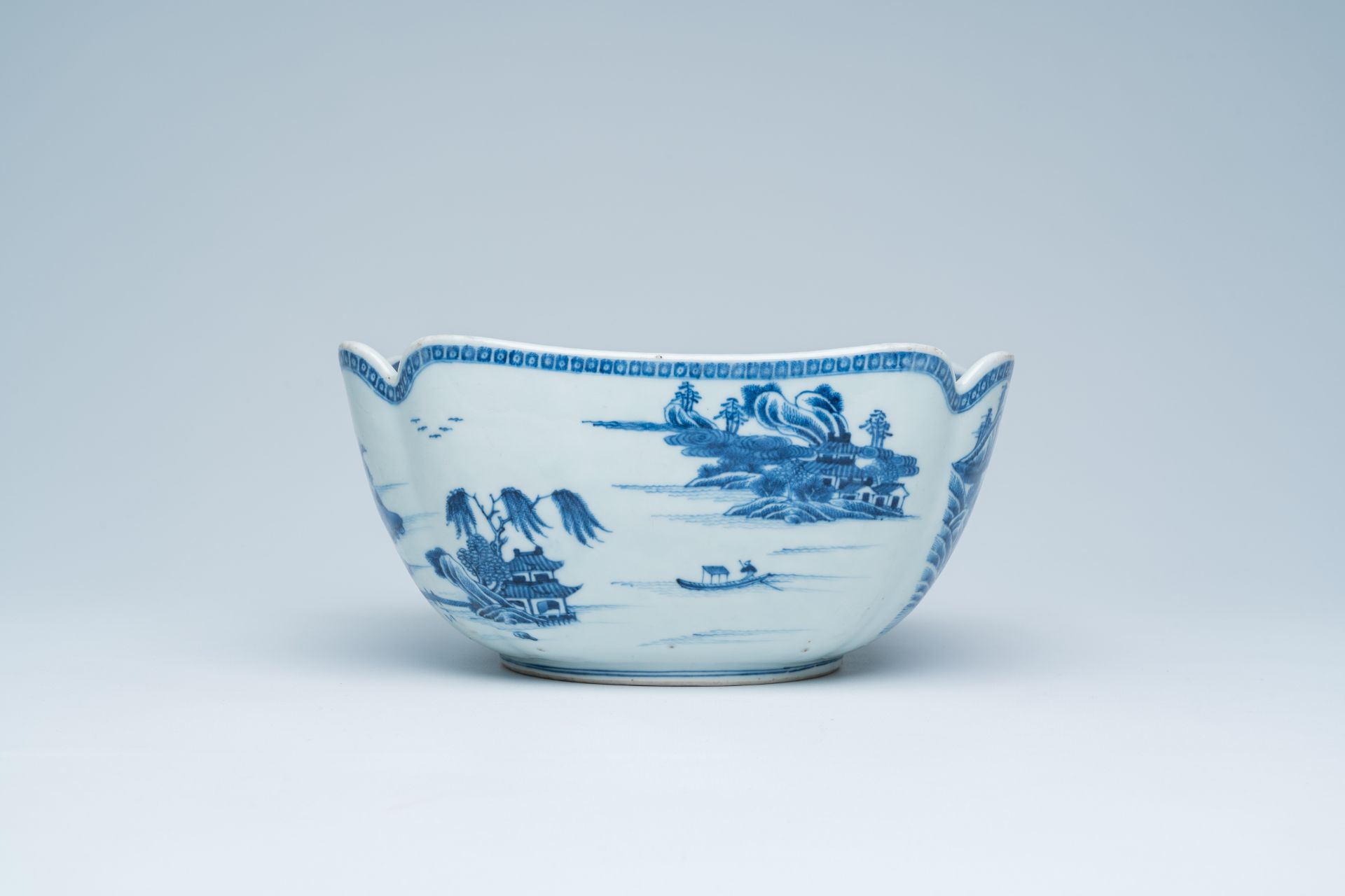 A Chinese blue and white salad bowl with an animated river landscape, 19th C. - Image 4 of 17