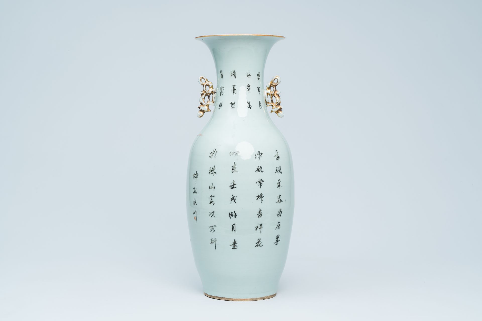 A Chinese doucai 'antiquities' vase, 19th/20th C. - Image 4 of 18