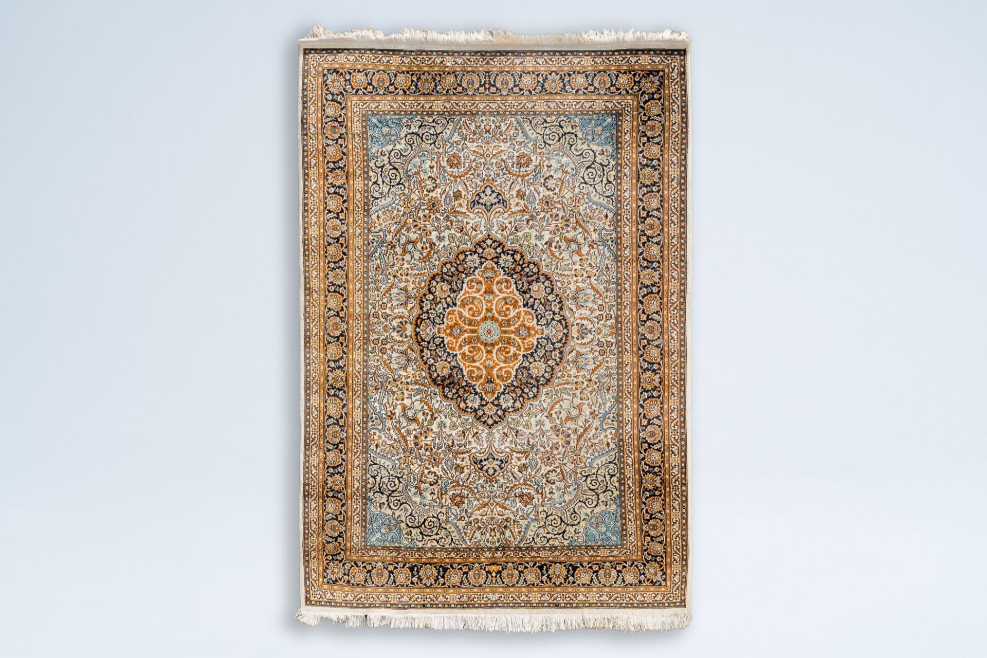 An oriental rug with floral design, wool on cotton, 20th C.