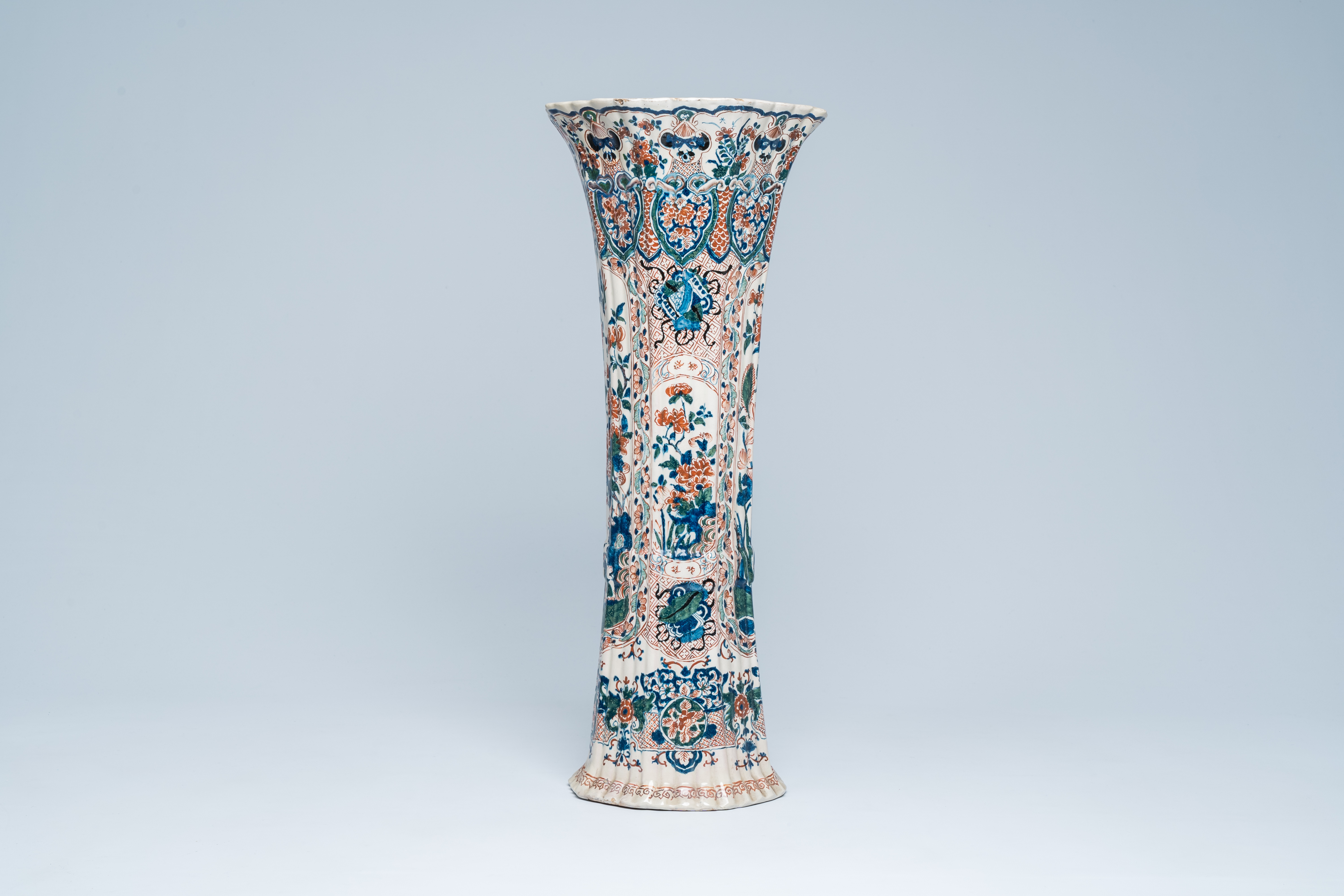 A large Dutch Delft cashmire palette vase with birds among blossoming branches, ca. 1700 - Image 2 of 6