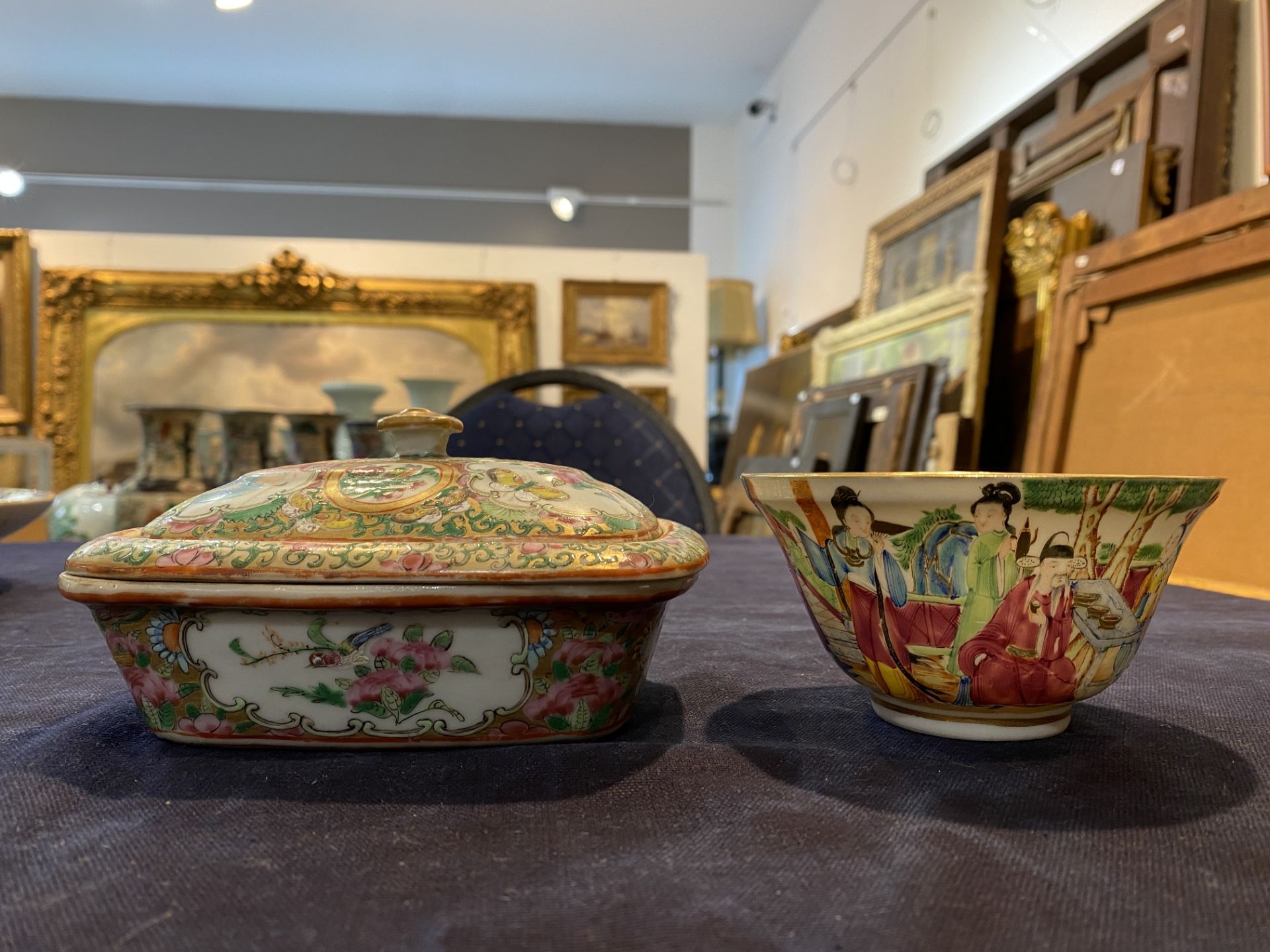 A varied collection of Chinese Canton famille rose porcelain with floral design and figures, 19th C. - Image 14 of 20