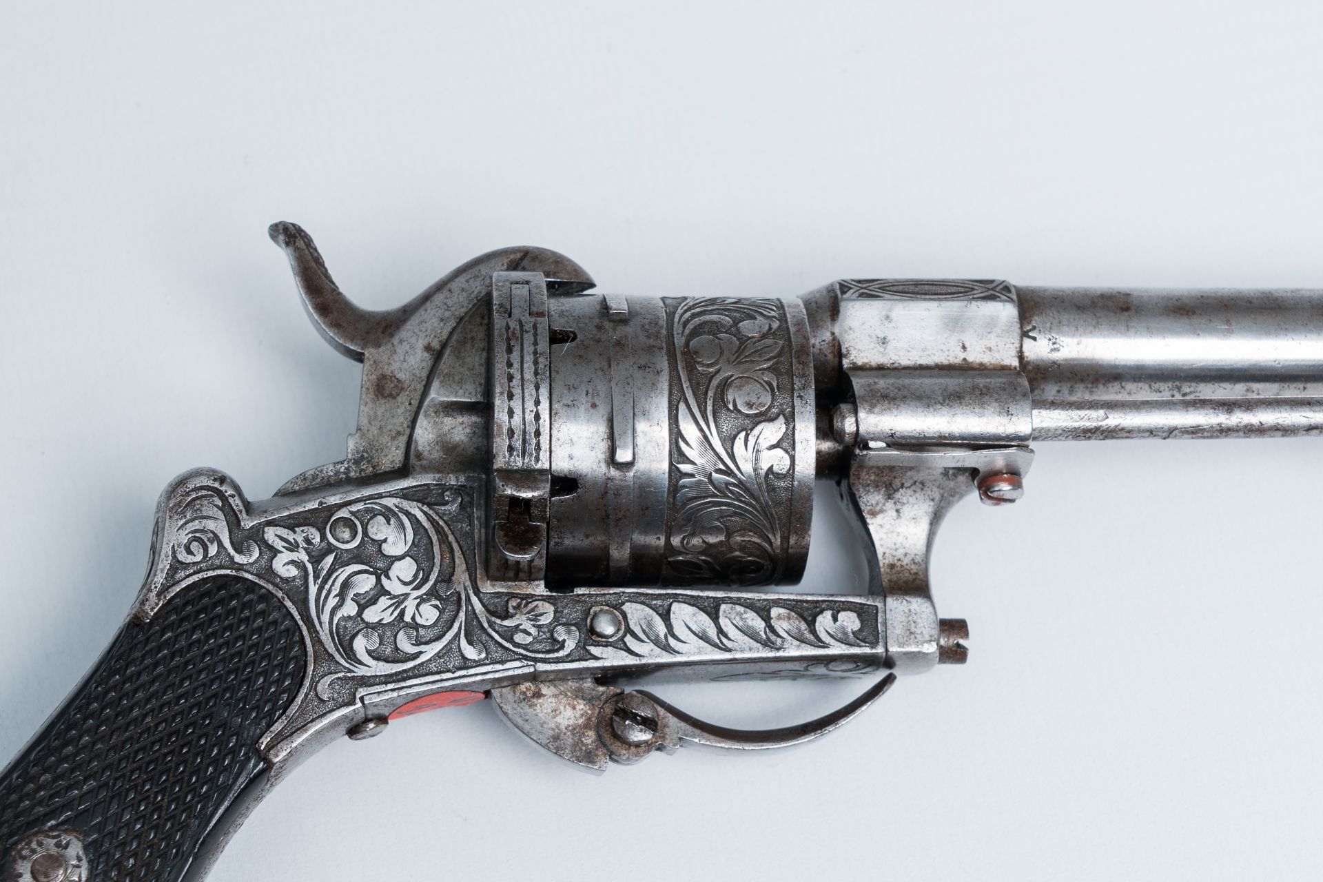 A French pinfire pocket revolver with engraved floral design, Lefaucheux system, 19th C. - Image 3 of 4