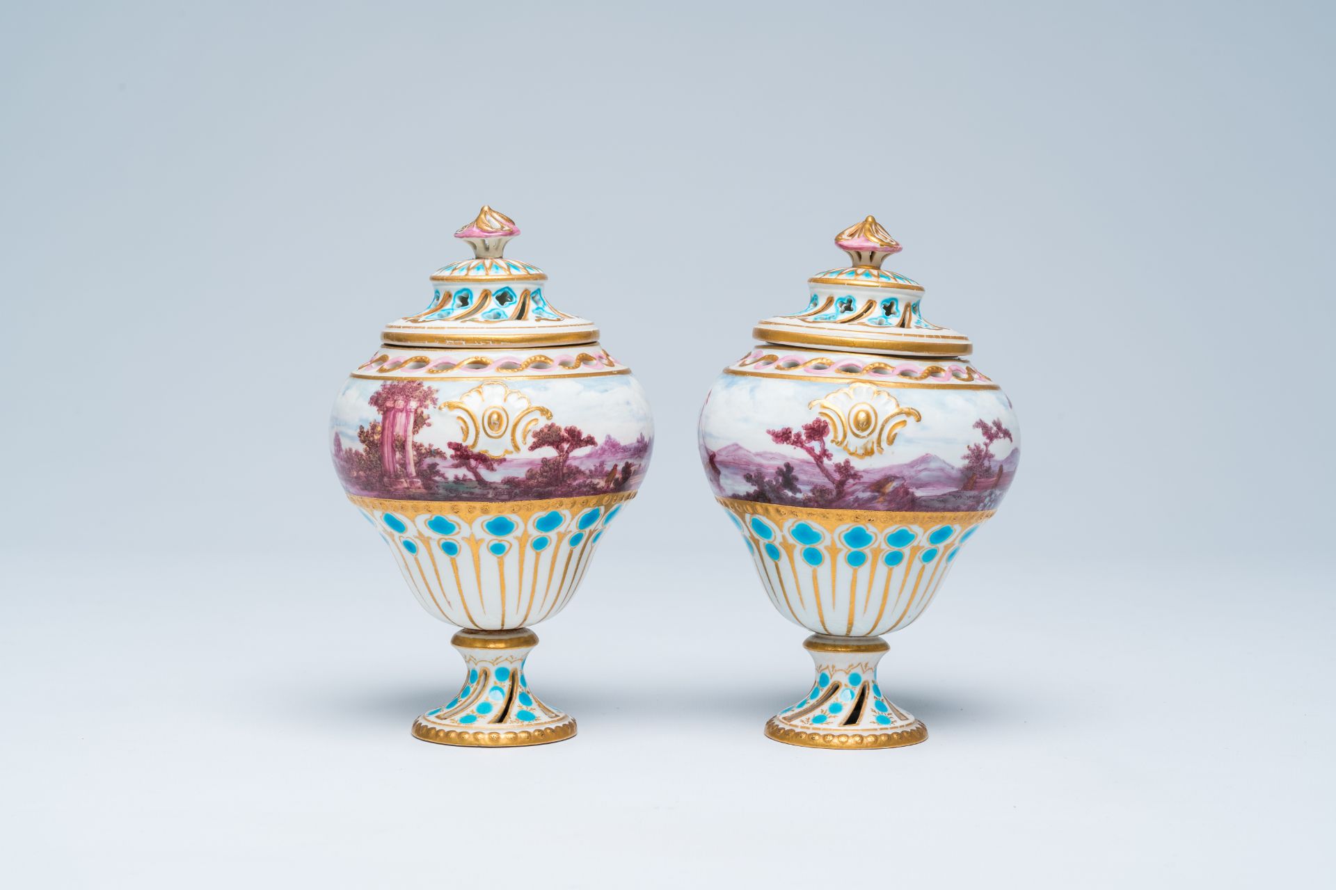 A pair of polychrome and gilt pot-pourri vases and covers in the Tournai manner with a landscape all - Bild 2 aus 6