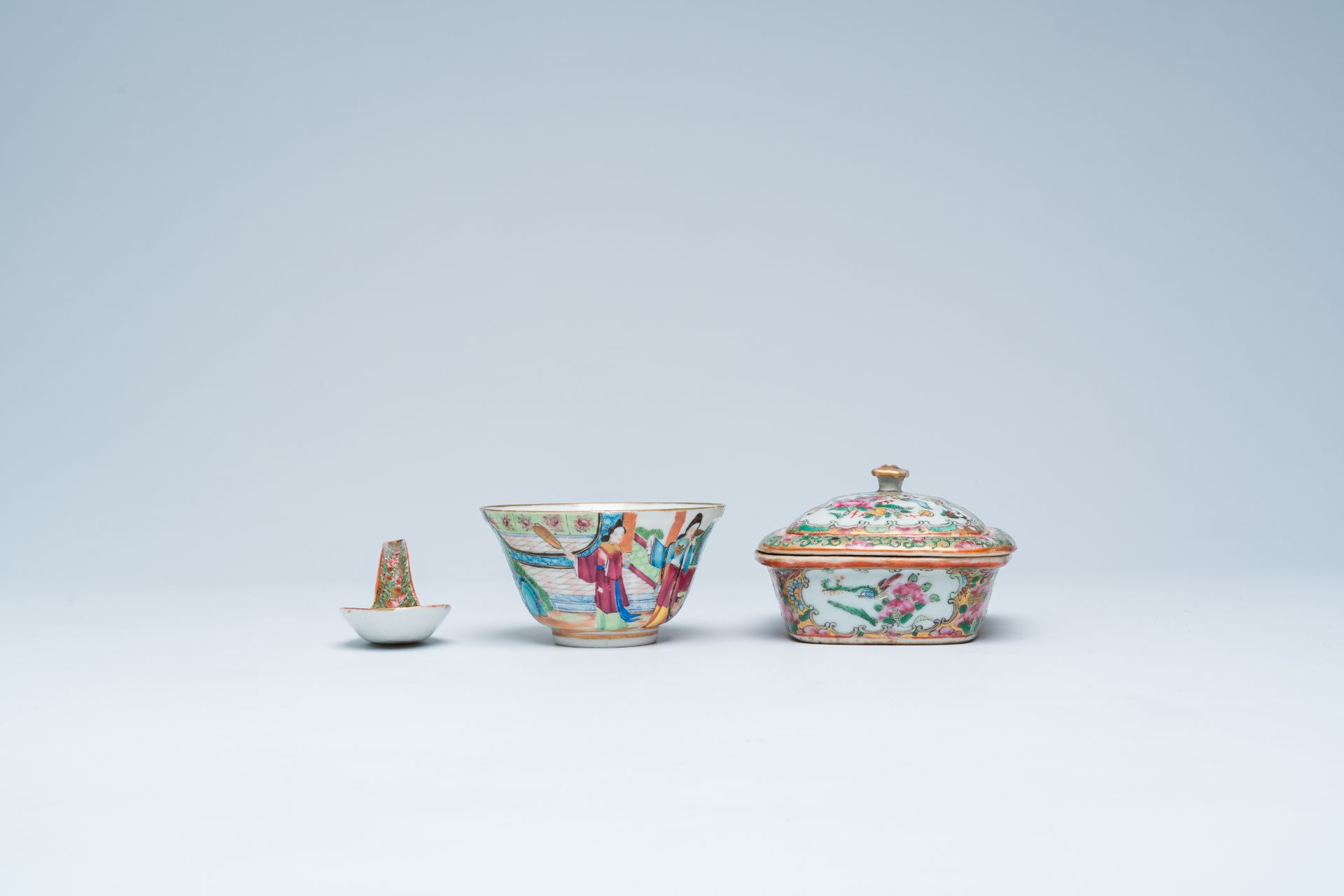 A varied collection of Chinese Canton famille rose porcelain with floral design and figures, 19th C. - Image 6 of 20