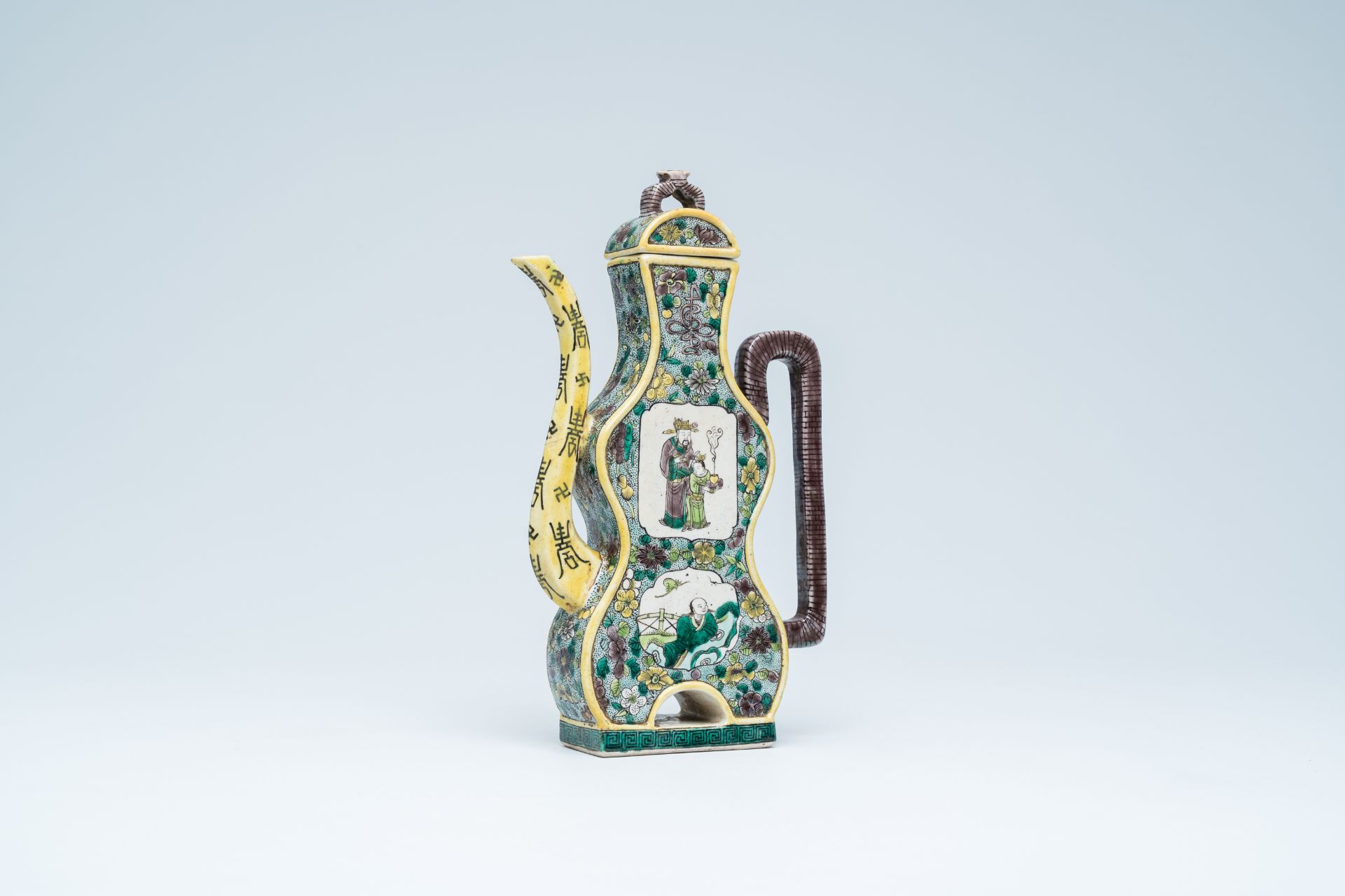 A Chinese verte biscuit ewer and cover, 19th C.