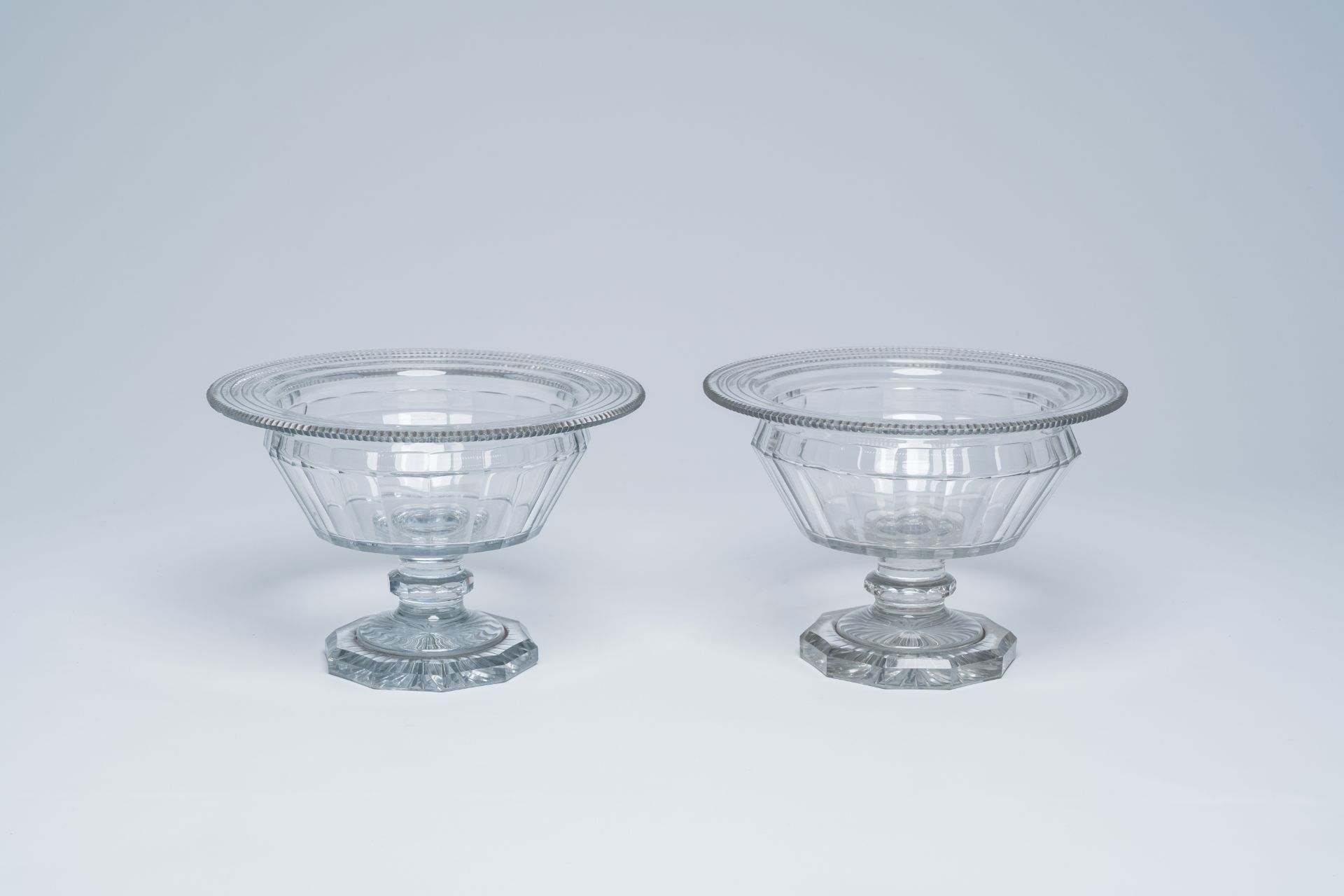 A pair of cut glass bowls on foot, ex-collection Kervyn de Volkaersbeke, 19th C. - Image 2 of 8