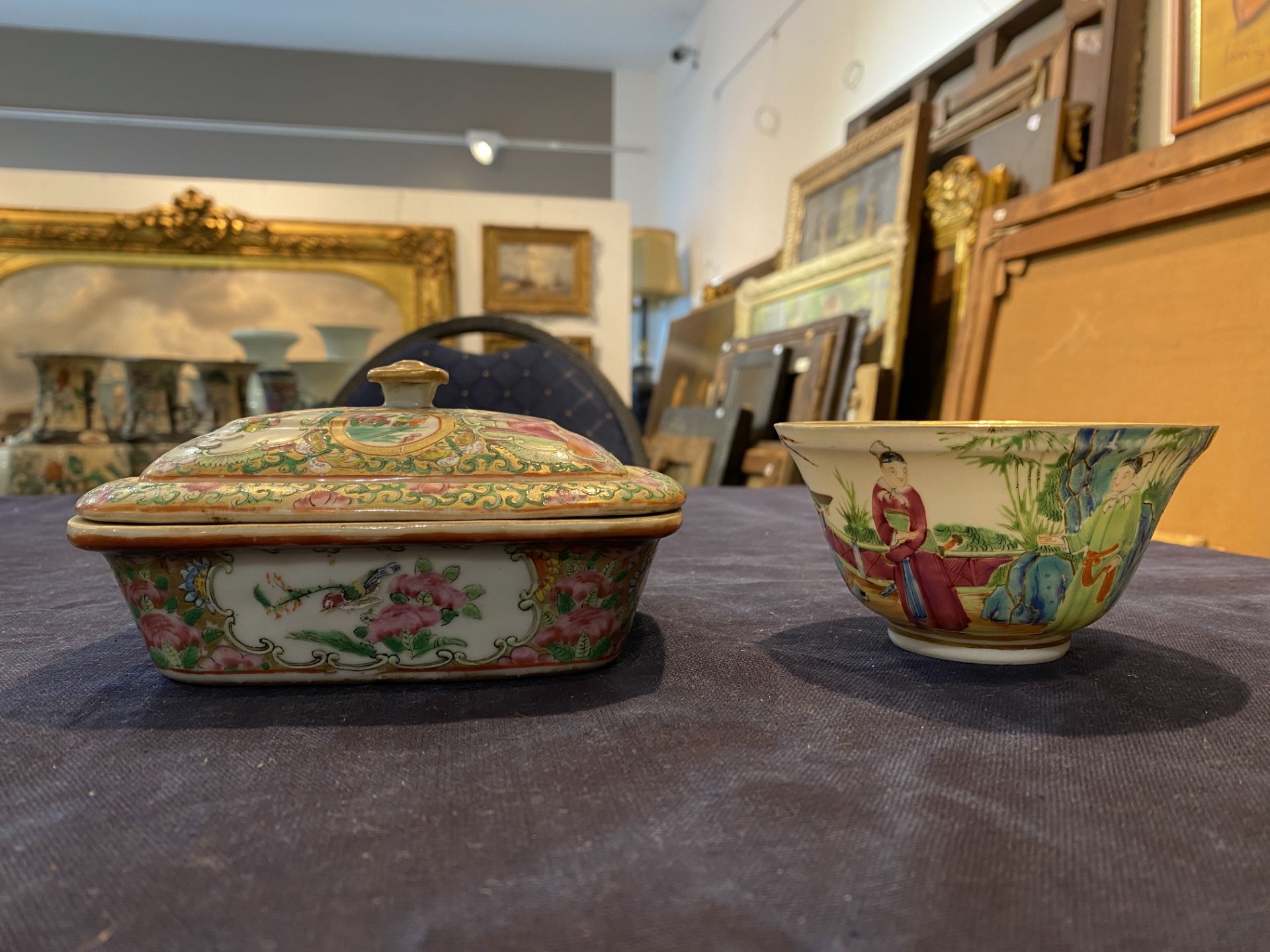 A varied collection of Chinese Canton famille rose porcelain with floral design and figures, 19th C. - Image 12 of 20