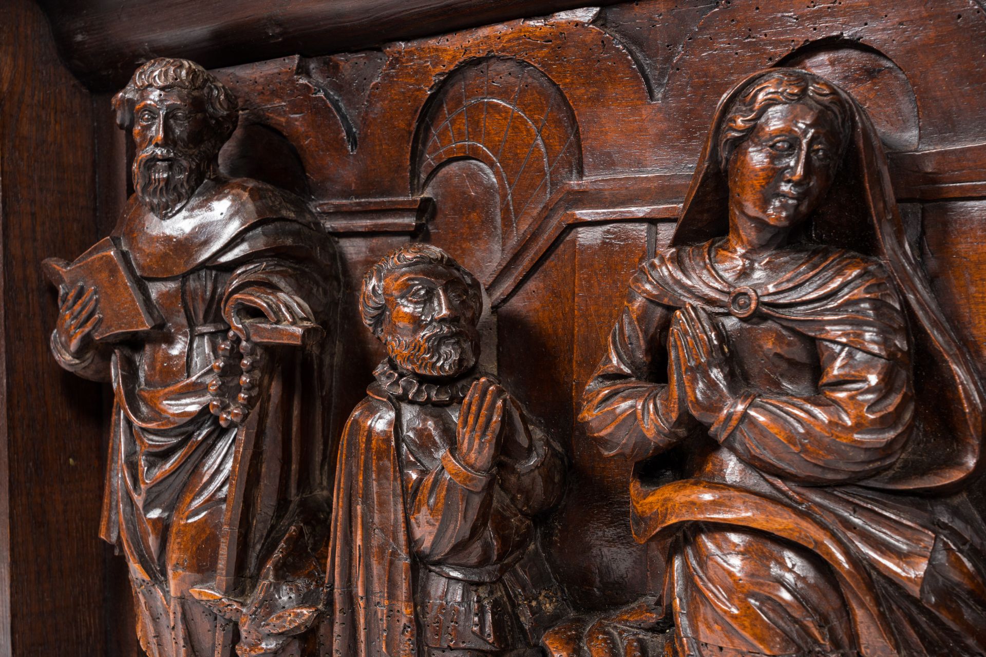 A large Flemish carved wood 'Nativity' panel, 17th C. - Image 3 of 6