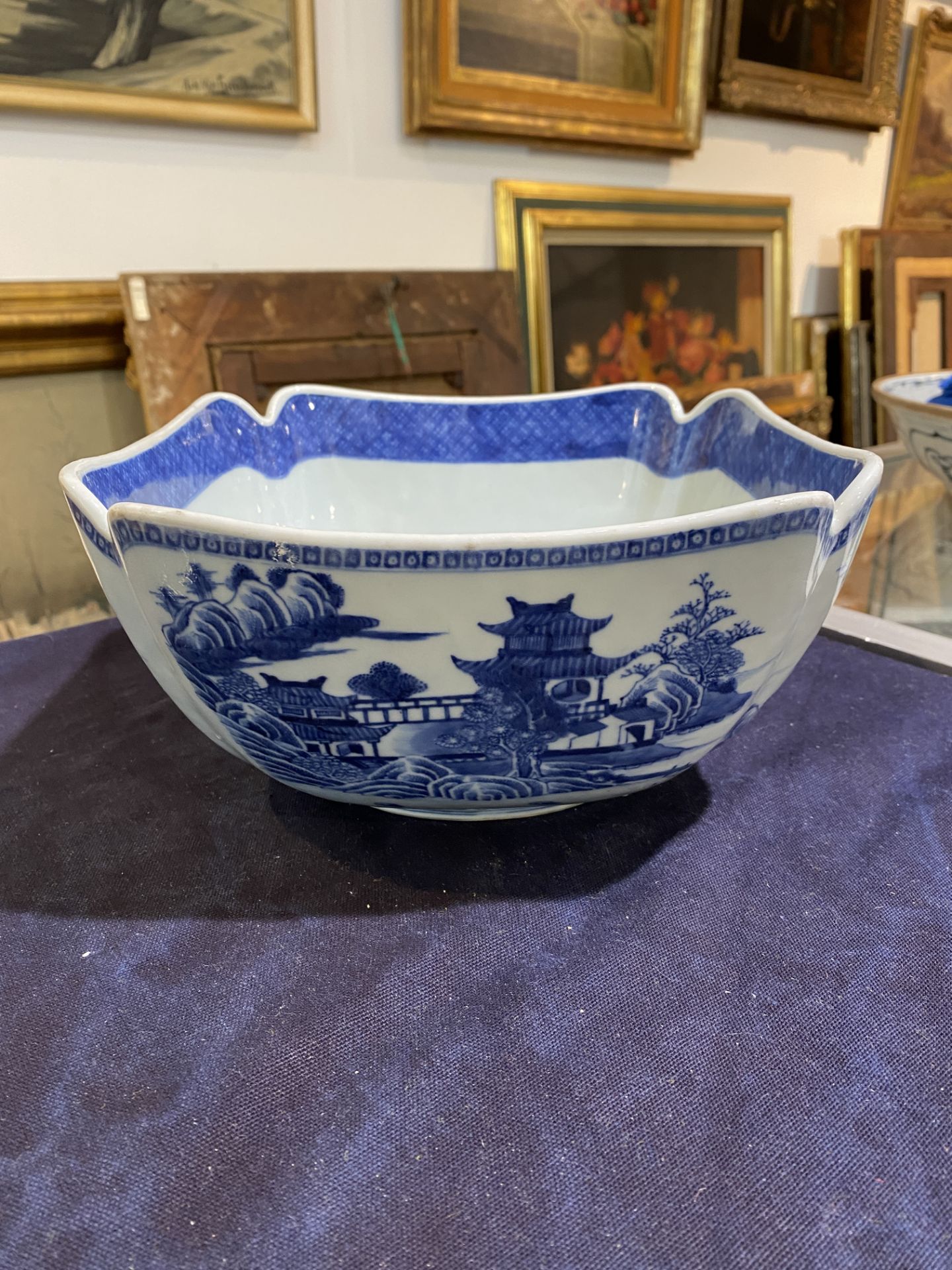 A Chinese blue and white salad bowl with an animated river landscape, 19th C. - Image 12 of 17