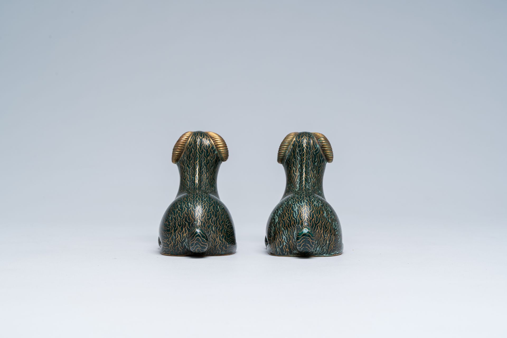 A pair of Chinese cloisonne models of rams, 20th C. - Image 5 of 8