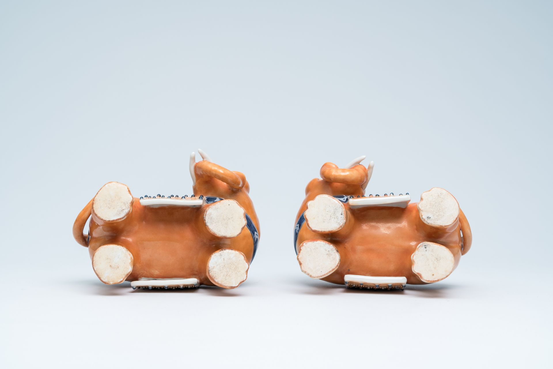 A pair of Chinese polychrome models of elephants, 20th C. - Image 8 of 15