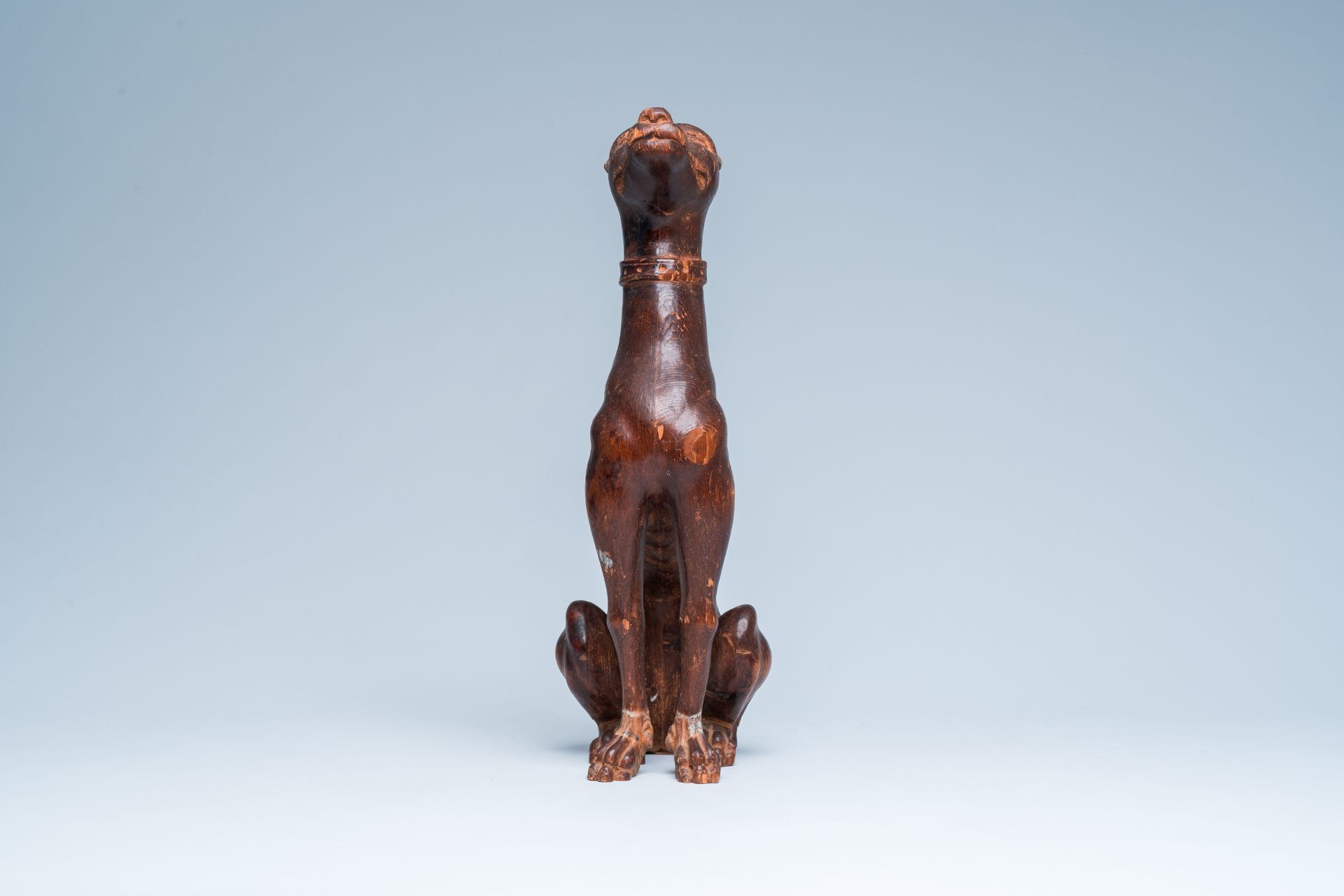A carved and patinated wood model of a greyhound, 19th/20th C. - Image 5 of 7