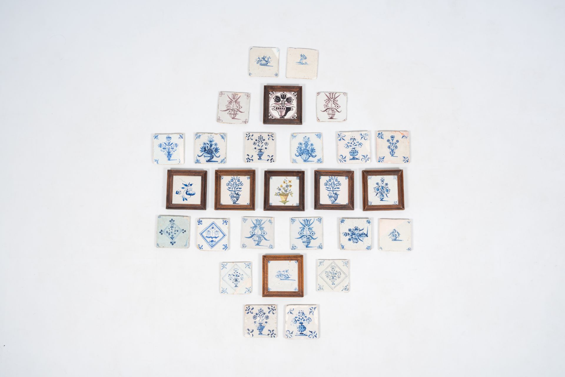 27 blue and white and manganese Dutch Delft tiles with floral designs, 17th/19th C.