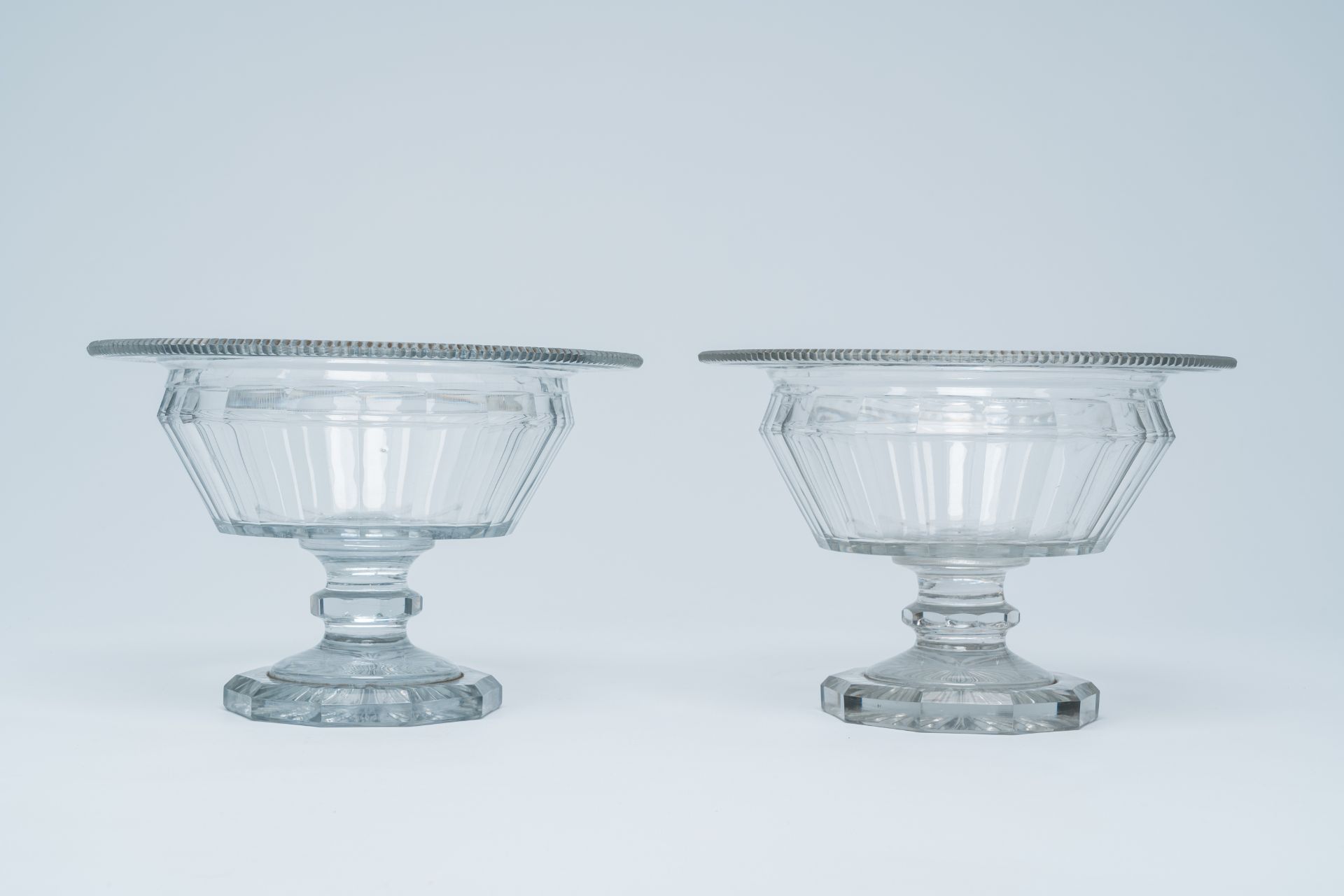 A pair of cut glass bowls on foot, ex-collection Kervyn de Volkaersbeke, 19th C. - Image 6 of 8