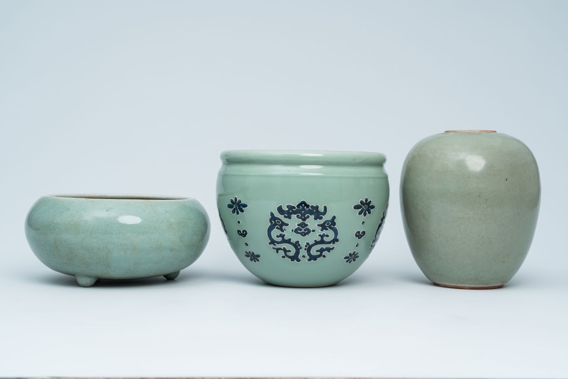 A Chinese celadon incense burner, a ginger jar and a jardiniere, 19th/20th C. - Image 5 of 7