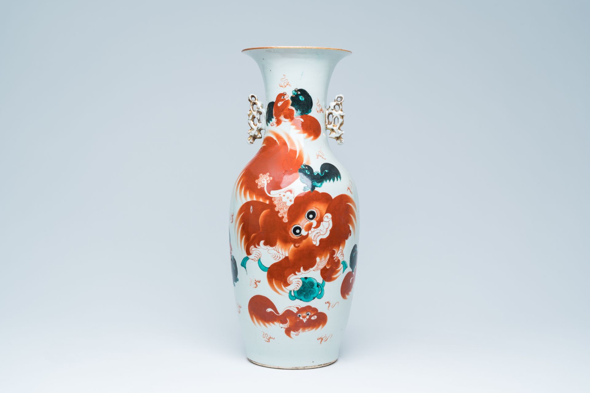 A Chinese iron red 'Buddhist lions' vase, 19th/20th C.