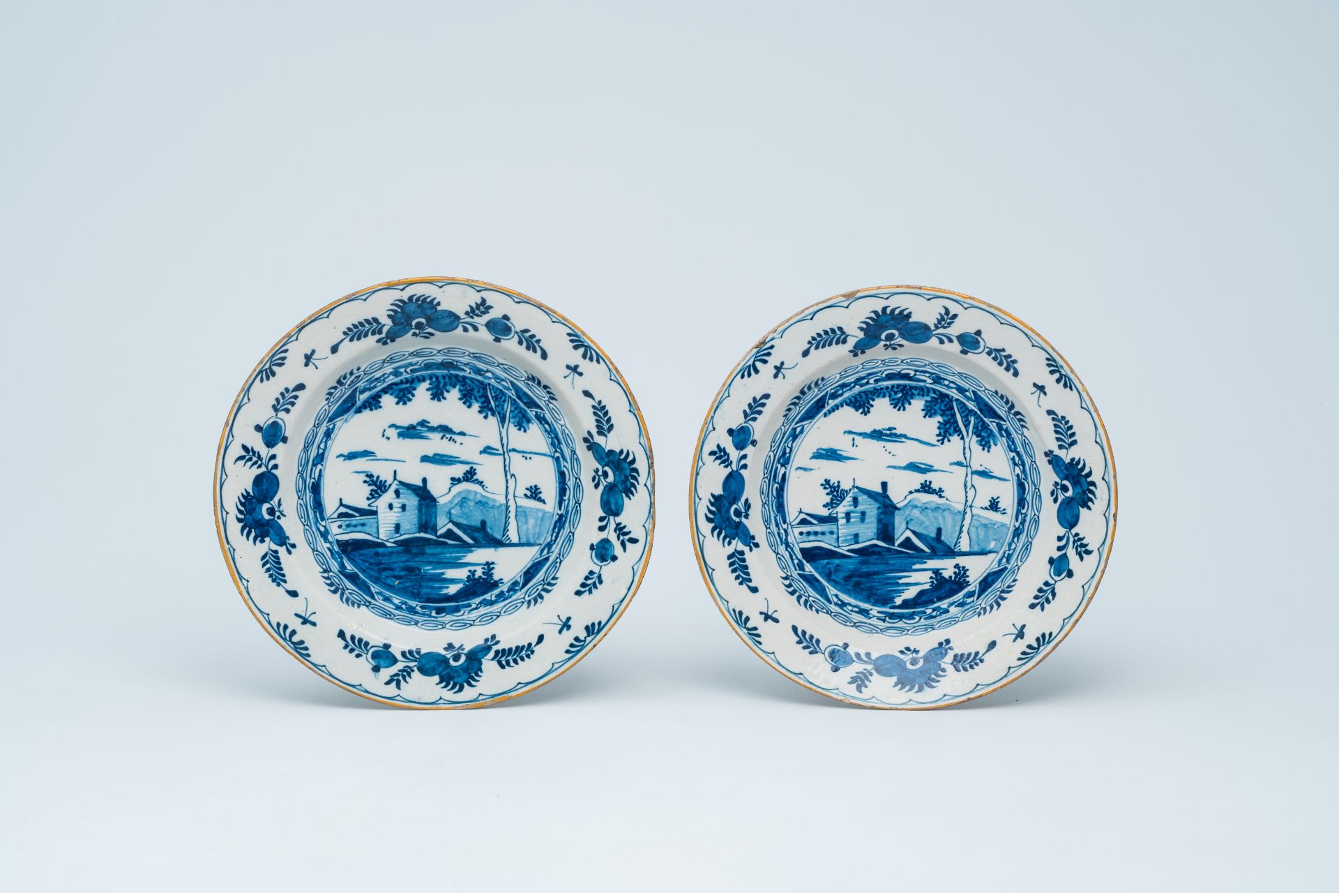 Seven various Dutch Delft blue and white chargers with landscapes, a dragon and floral design, 18th - Bild 2 aus 9