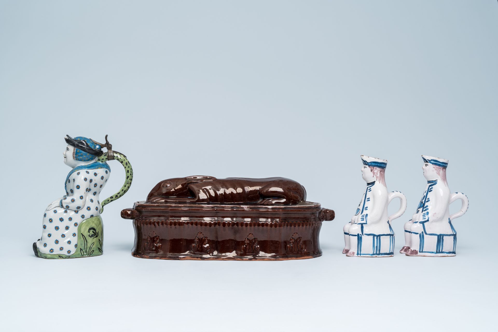 Two Northern French 'Jacquot' jugs, a 'Jacqueline' and a hare tureen and cover, Lille and Ferriere-l - Bild 2 aus 10