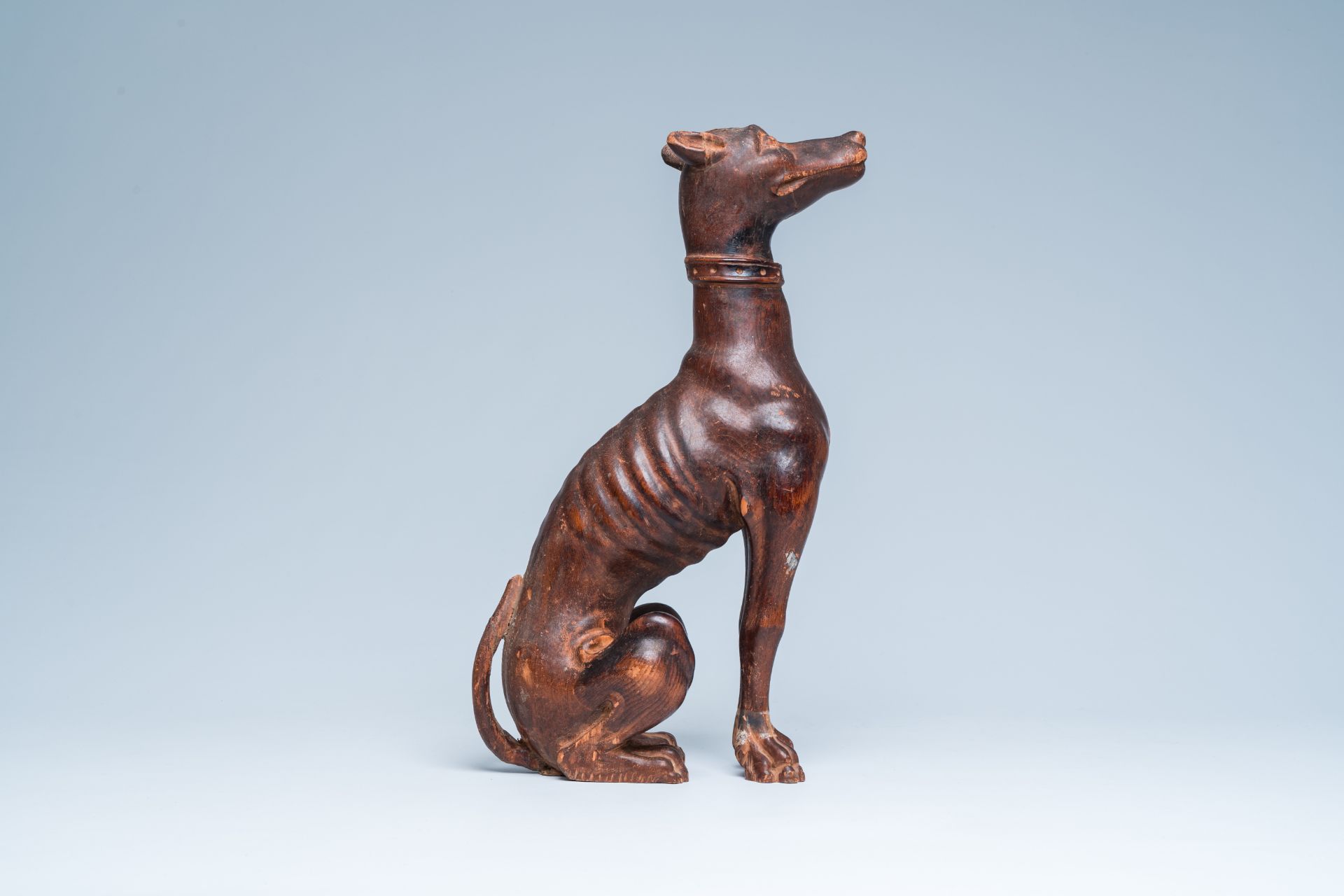 A carved and patinated wood model of a greyhound, 19th/20th C. - Image 4 of 7