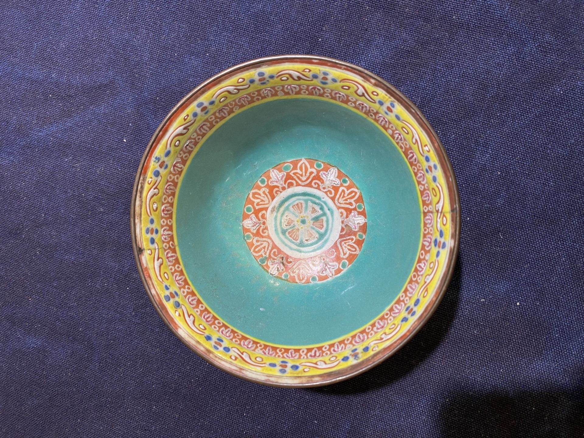 A Chinese Thai market Bencharong bowl, 19th C. - Bild 13 aus 18