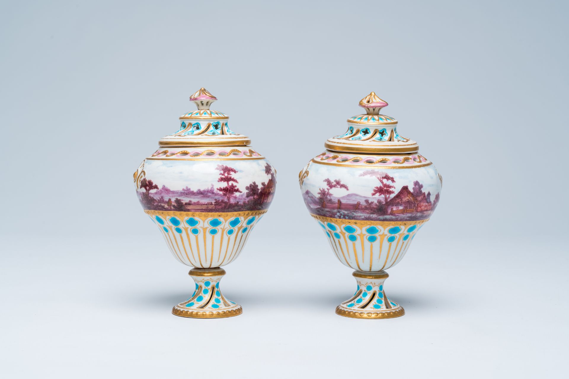 A pair of polychrome and gilt pot-pourri vases and covers in the Tournai manner with a landscape all - Bild 3 aus 6