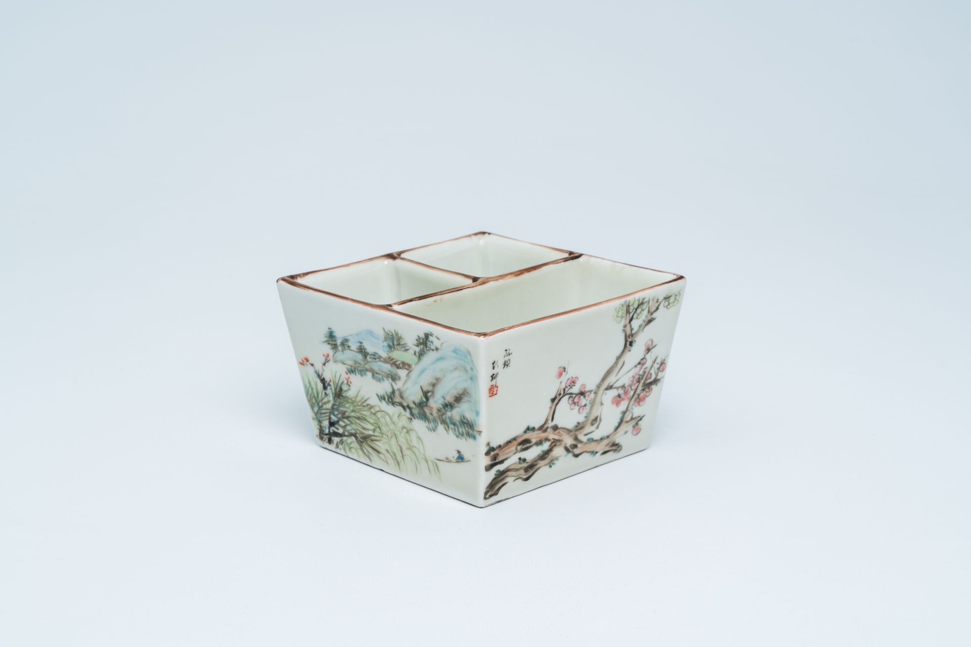 A square Chinese qianjiang cai bowl with three compartments, 19th/20th C. - Bild 2 aus 18