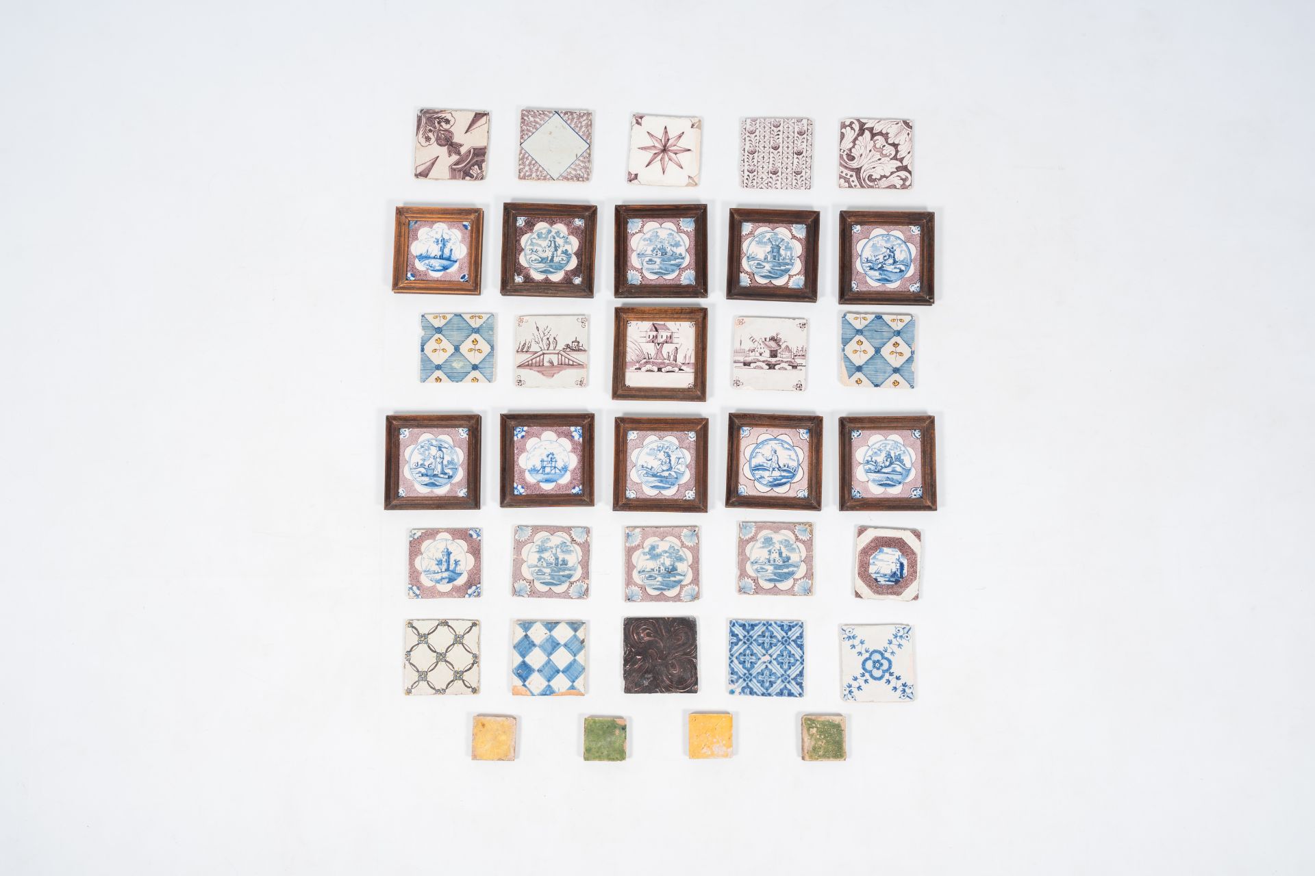 30 blue, white and managese Dutch Delft tiles and four medieval tiles, mostly 17th/18th C. - Bild 2 aus 3