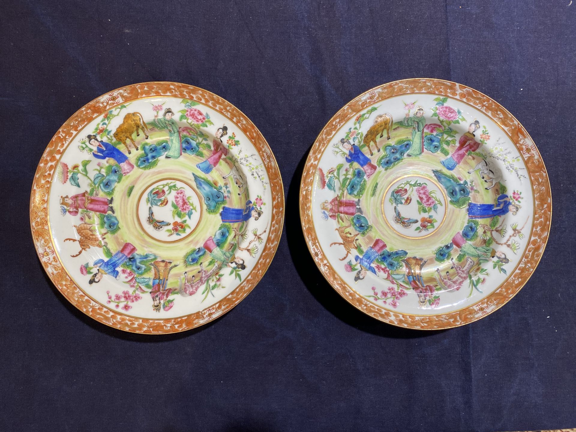 A pair of Chinese Canton famille rose 'Eight Immortals' dishes, 19th C. - Image 4 of 9