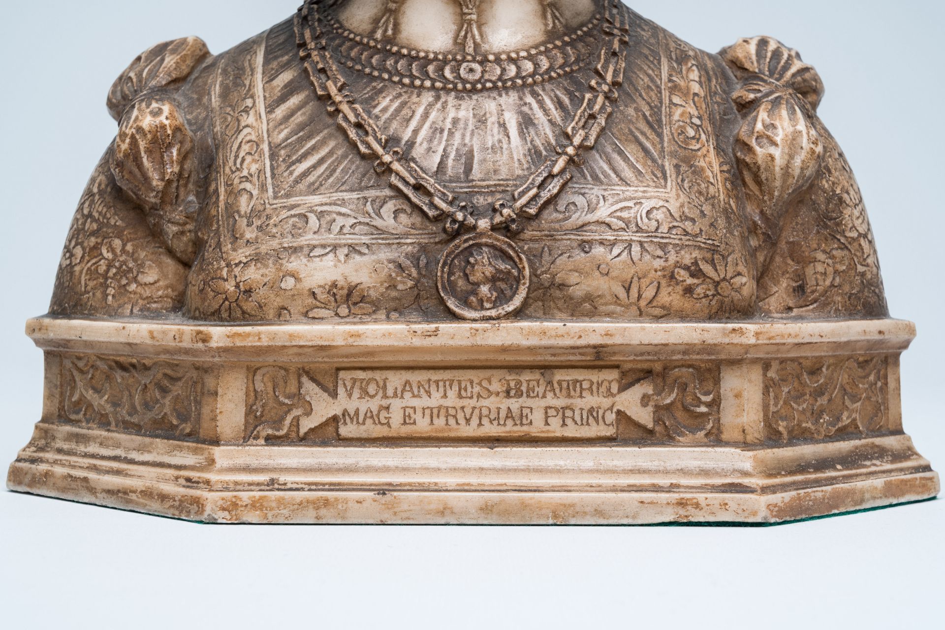 Aristide Petrilli (1868-1930, attributed to): Bust of Violante Beatrice of Bavaria, patinated alabas - Image 8 of 9