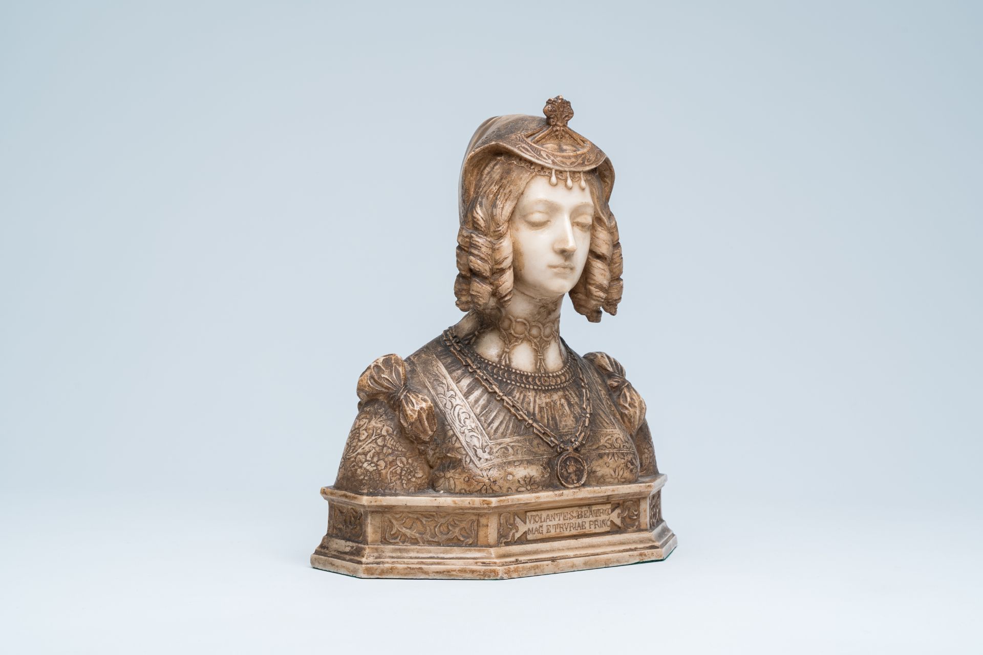 Aristide Petrilli (1868-1930, attributed to): Bust of Violante Beatrice of Bavaria, patinated alabas - Image 2 of 9