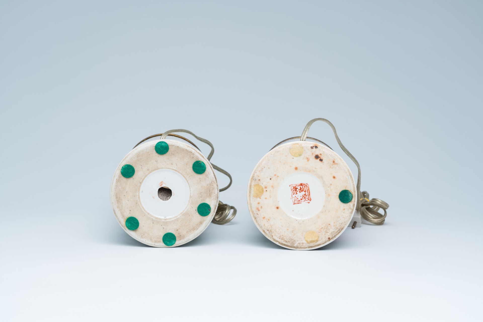 Two Chinese qianjiang cai hat stads with a bird among blossoming branches mounted as lamps, 19th/20t - Bild 6 aus 13