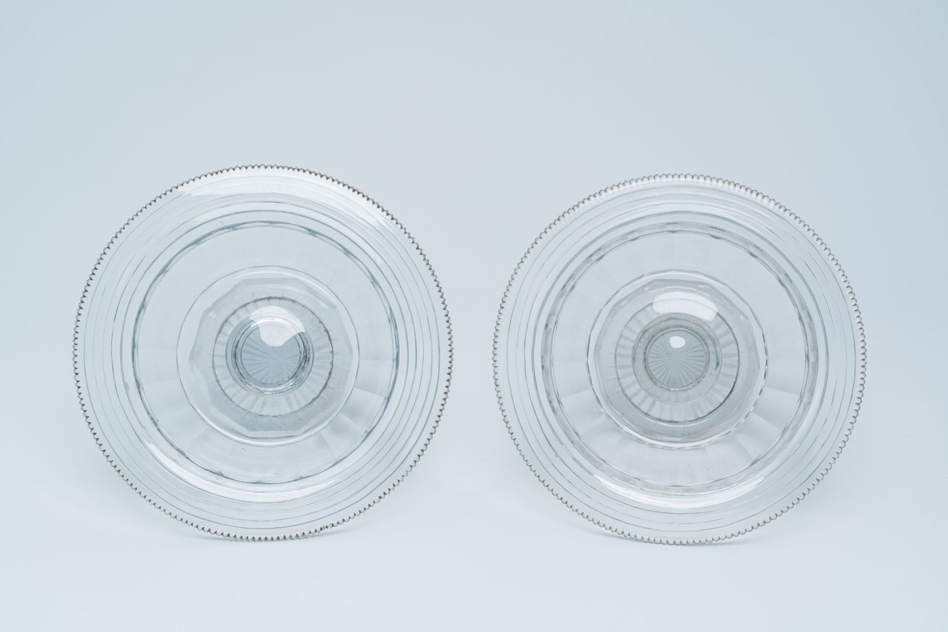 A pair of cut glass bowls on foot, ex-collection Kervyn de Volkaersbeke, 19th C. - Image 7 of 8