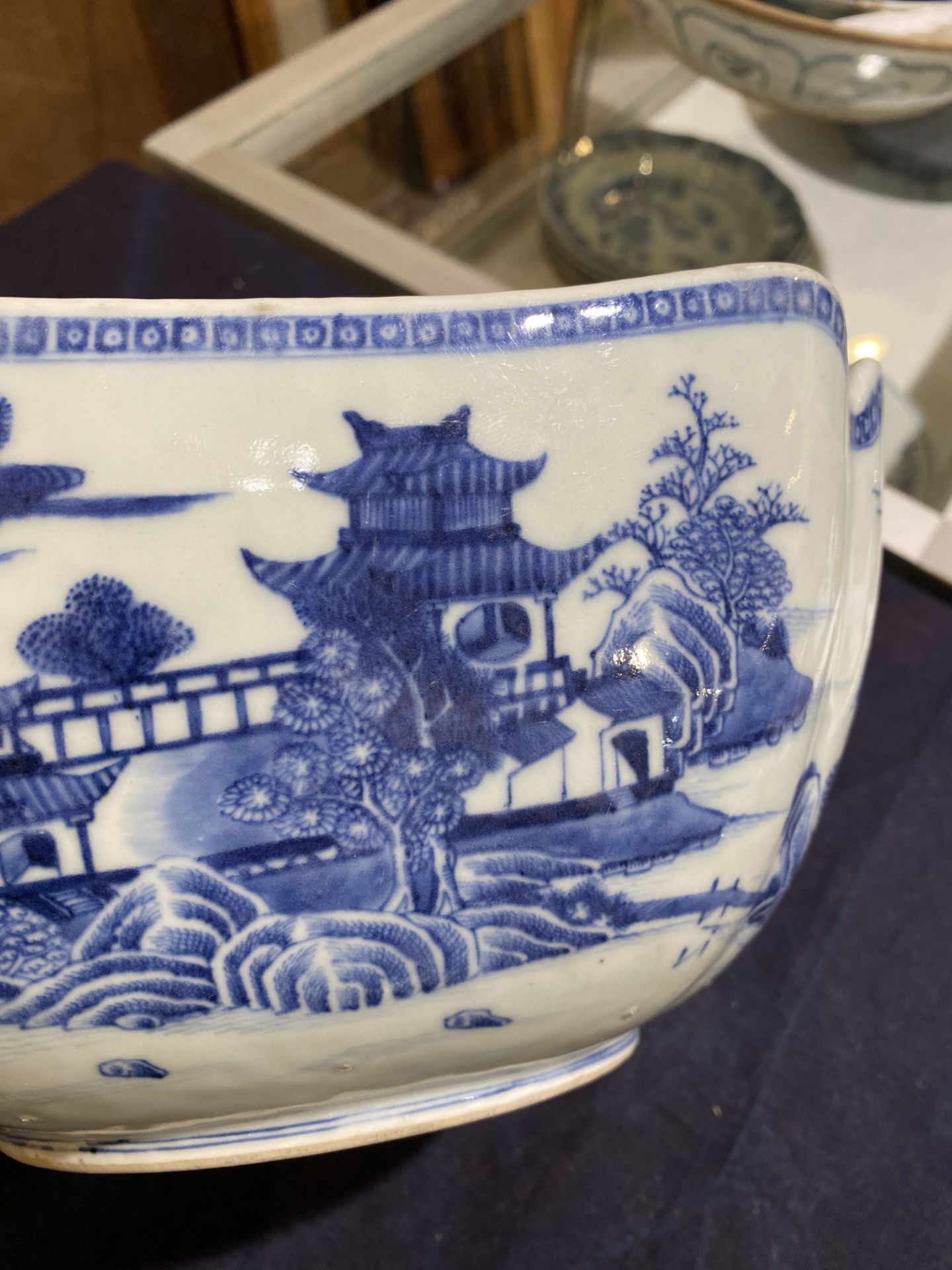 A Chinese blue and white salad bowl with an animated river landscape, 19th C. - Image 16 of 17