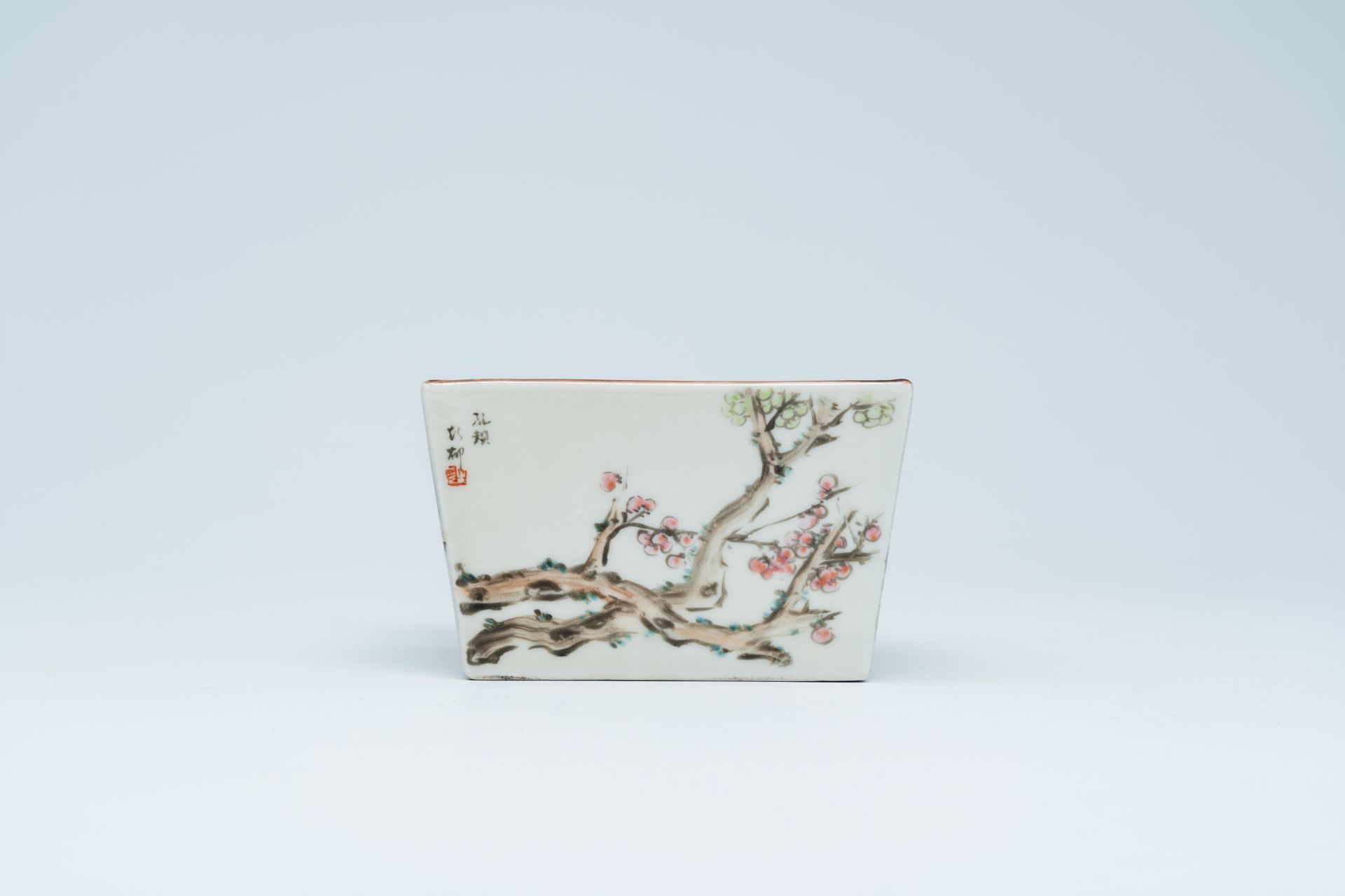 A square Chinese qianjiang cai bowl with three compartments, 19th/20th C. - Bild 3 aus 18