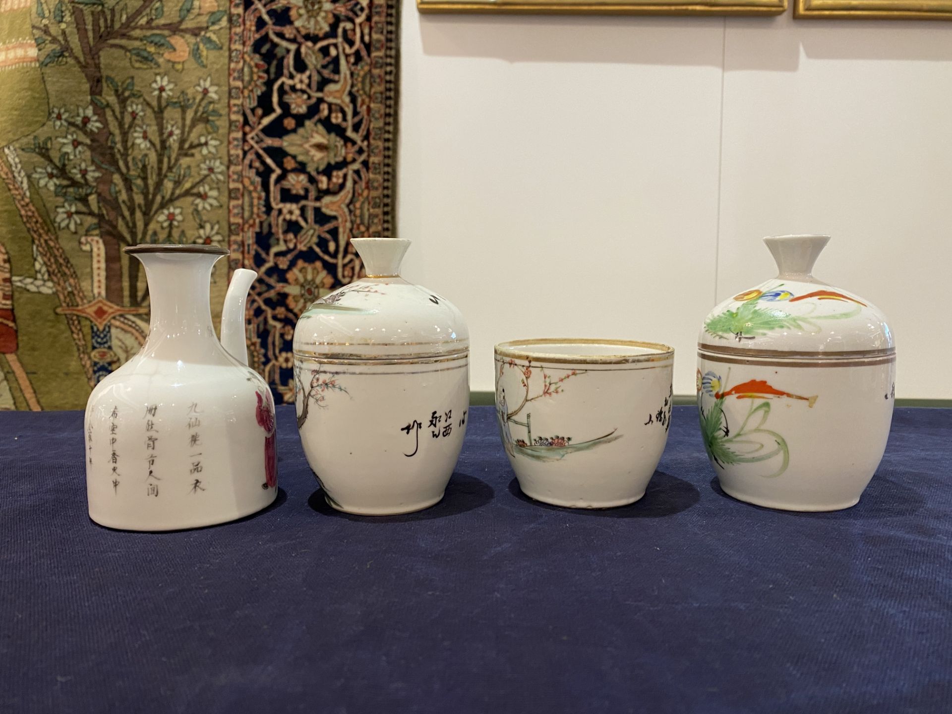 A varied collection of Chinese famille rose and qianjiang cai porcelain, 19th/20th C. - Image 15 of 35