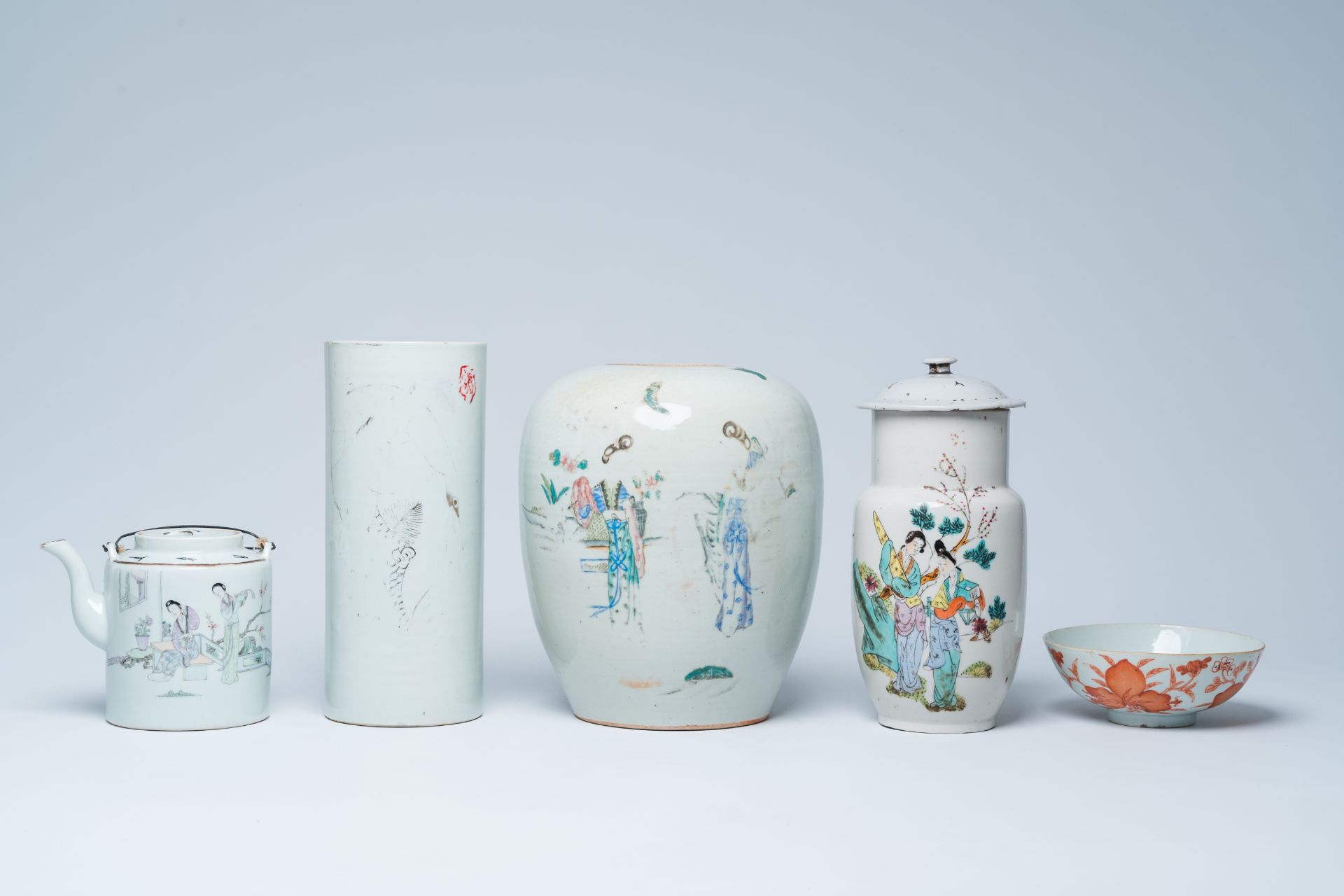 A varied collection of Chinese famille rose and qianjiang cai porcelain, 19th/20th C. - Image 2 of 35