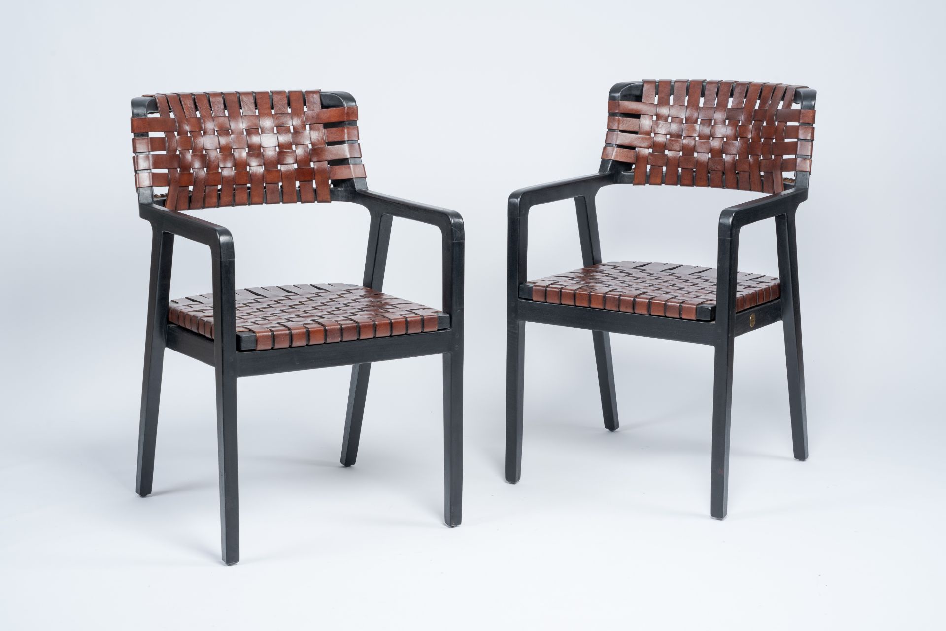 Olivier De Schrijver (1958): A pair of Brighton armchairs in double-sided brown leather and black ti