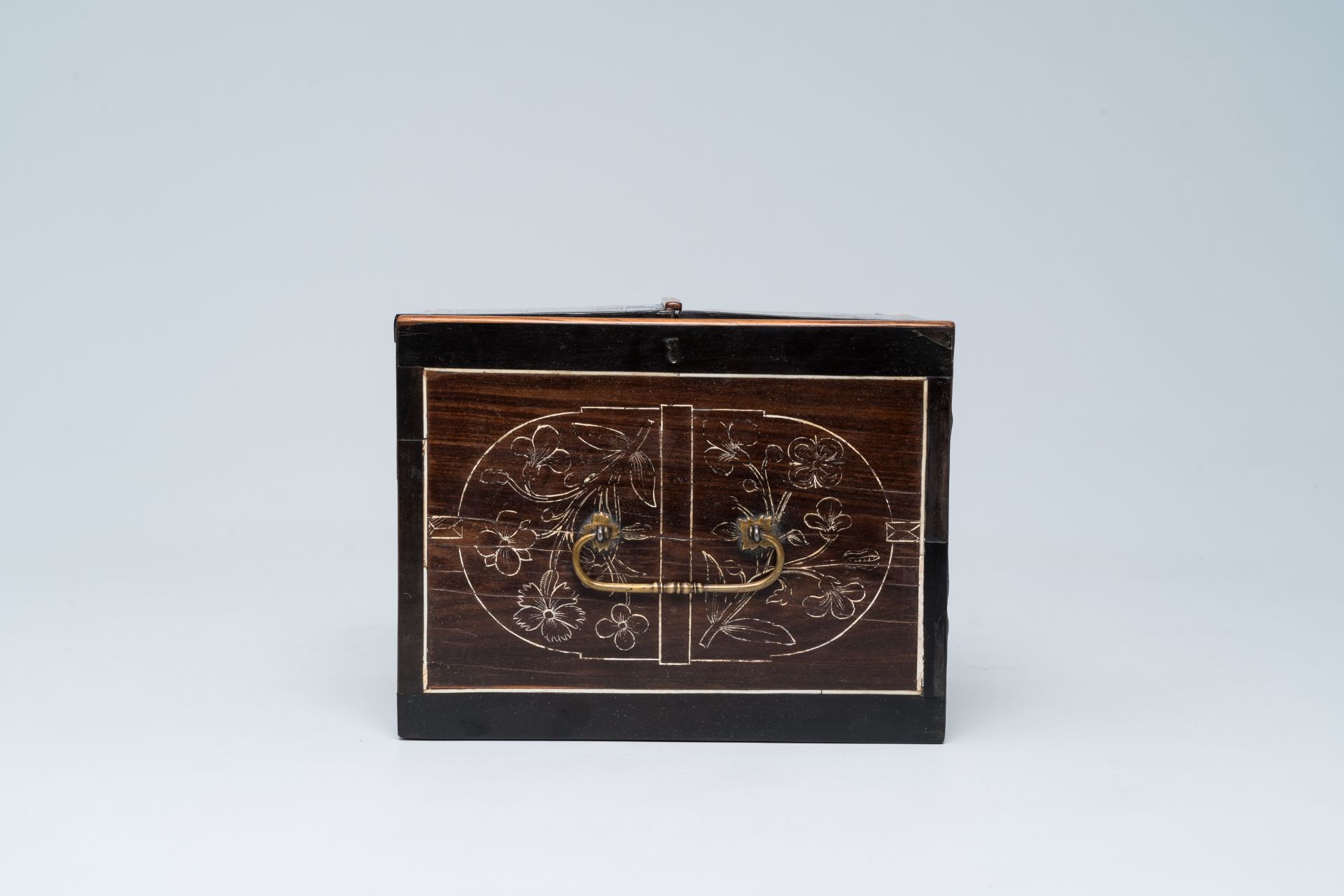 An elegant wood bone mounted miniature cabinet with figures and floral design, 17th/18th C. - Image 8 of 13