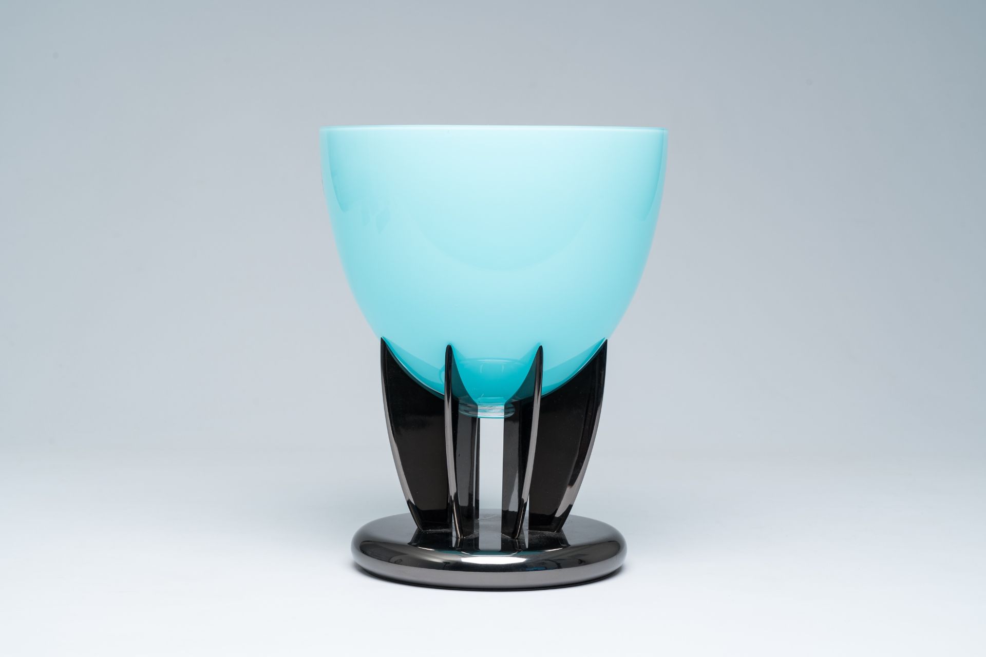 An Italian blue Murano glass fruit bowl on stand, Carlo Moretti, 2000s - Image 3 of 9