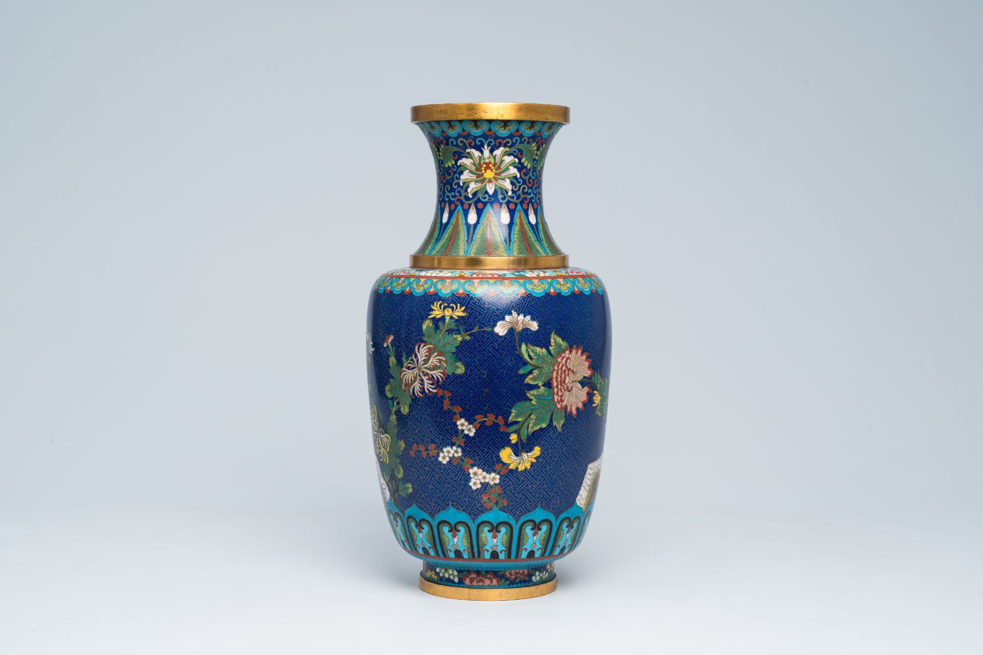 A Chinese cloisonne vase with floral design all around, 19th/20th C. - Image 3 of 6