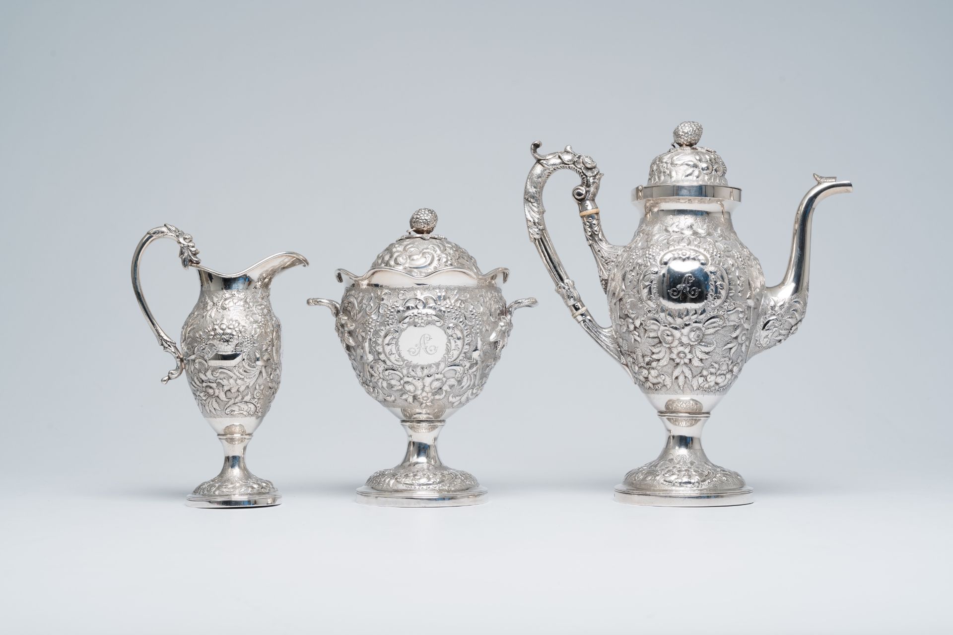 A three-piece American silver lush relief decorated coffee set, maker's mark Andrew Ellicott Warner, - Bild 2 aus 10