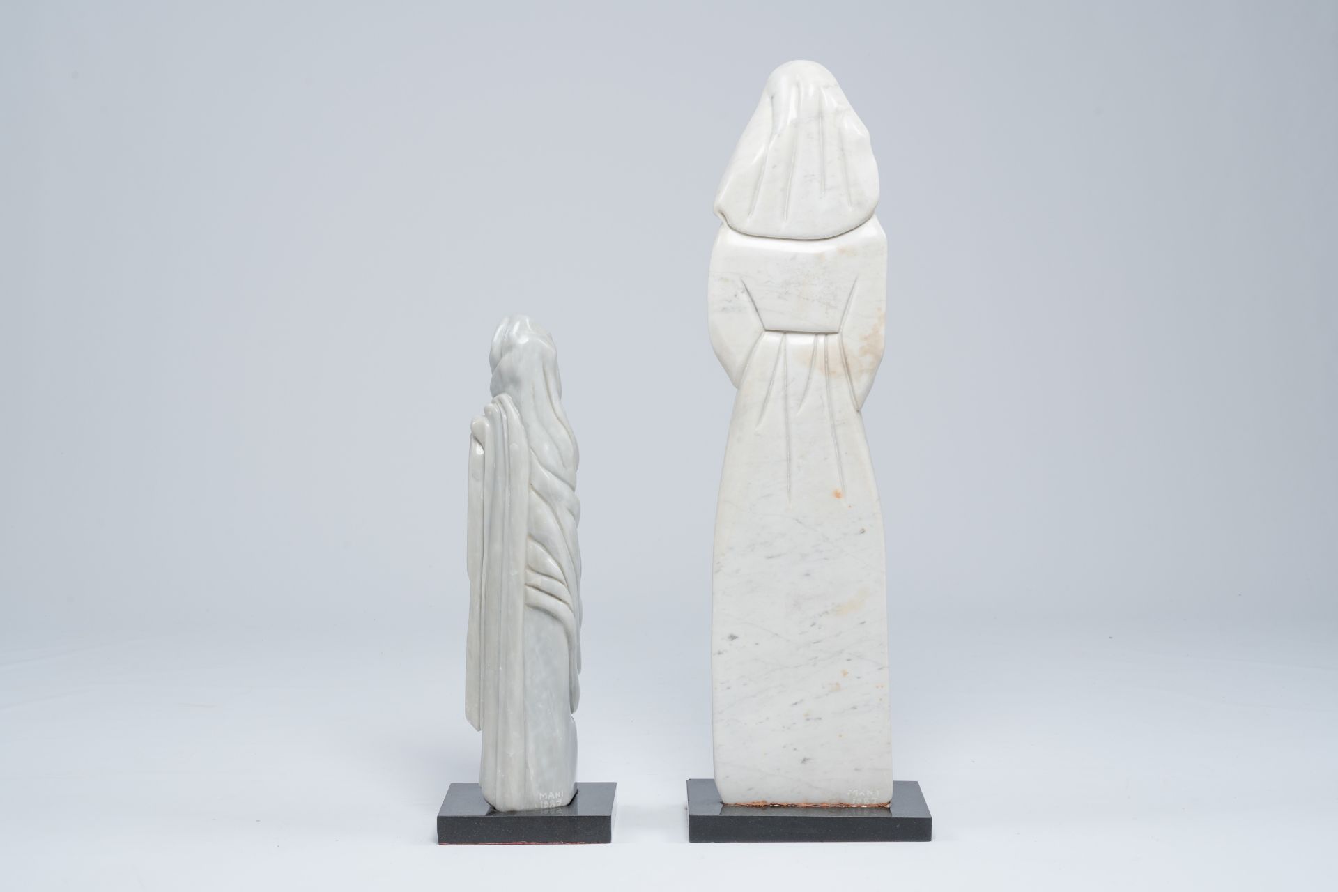 Mani (20th C.): Two marble figures of veiled ladies, dated 1987 - Image 3 of 6