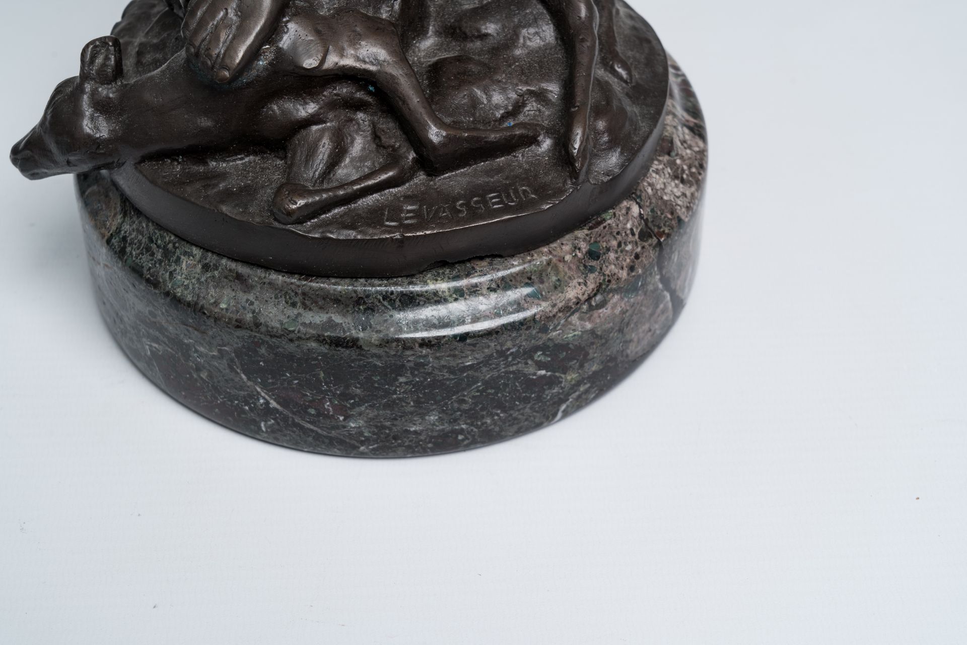 A varied collection of six French bronze sculptures on a marble base, 20th C. - Image 10 of 13