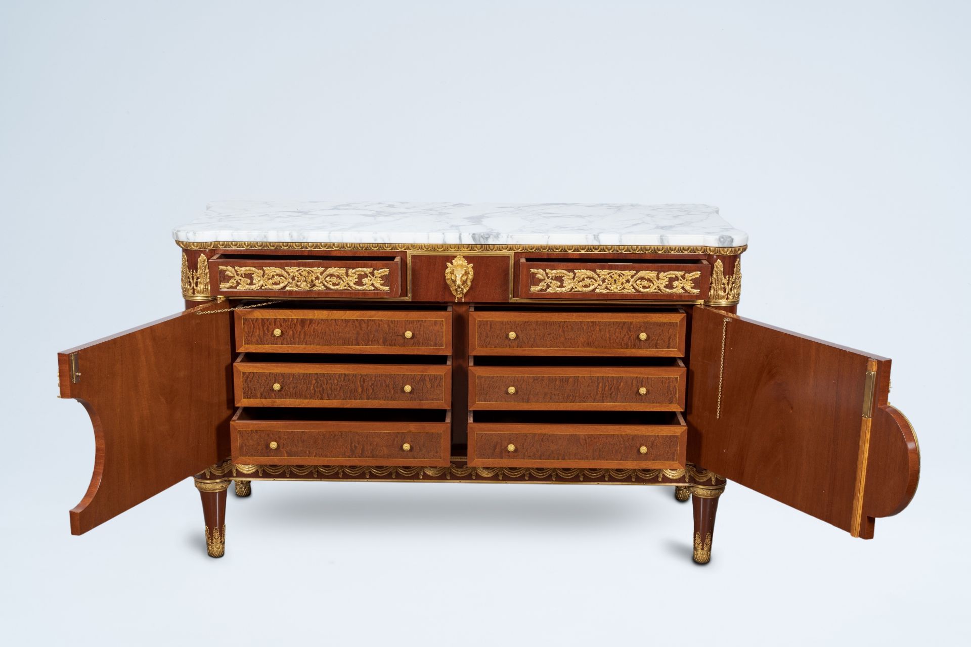 An impressive Neoclassical gilt bronze mounted wood chest of drawers with marble top, 20th C. - Bild 3 aus 10