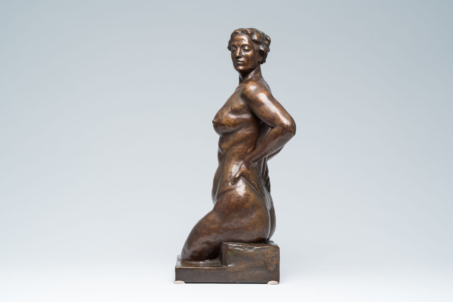 Auguste Puttemans (1866-1922): The bather, brown patinated bronze, bronze foundry J. Petermann-Bruss - Image 3 of 10