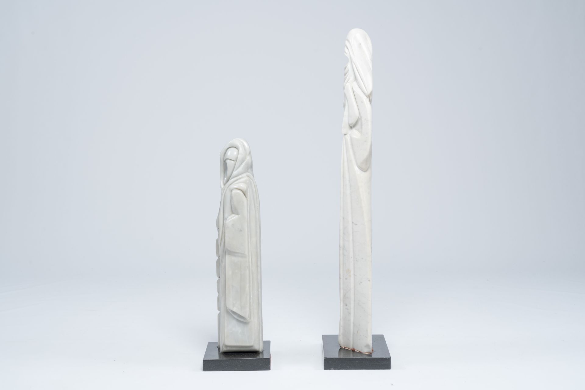 Mani (20th C.): Two marble figures of veiled ladies, dated 1987 - Image 4 of 6