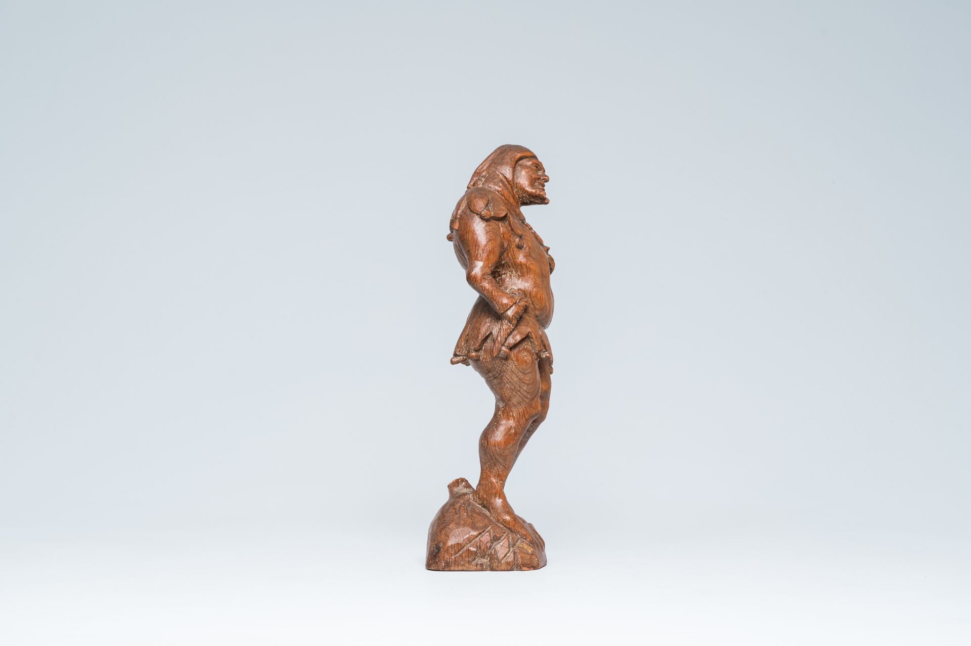 H. Morice (?): A jester, carved oak figure, France, 19th C. - Image 5 of 9