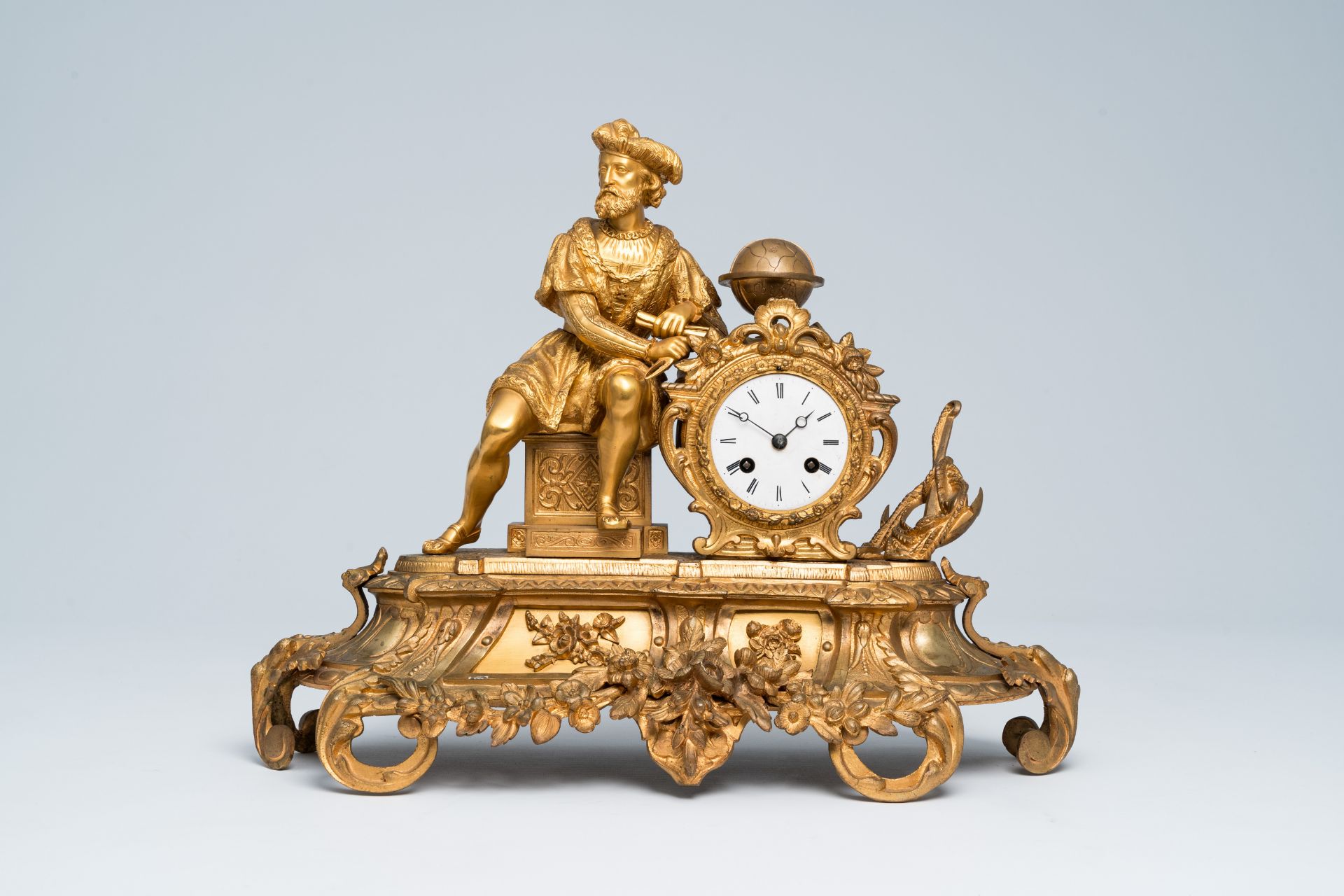 A French gilt bronze mounted mantel clock crowned with Christopher Columbus, 19th C. - Bild 2 aus 11